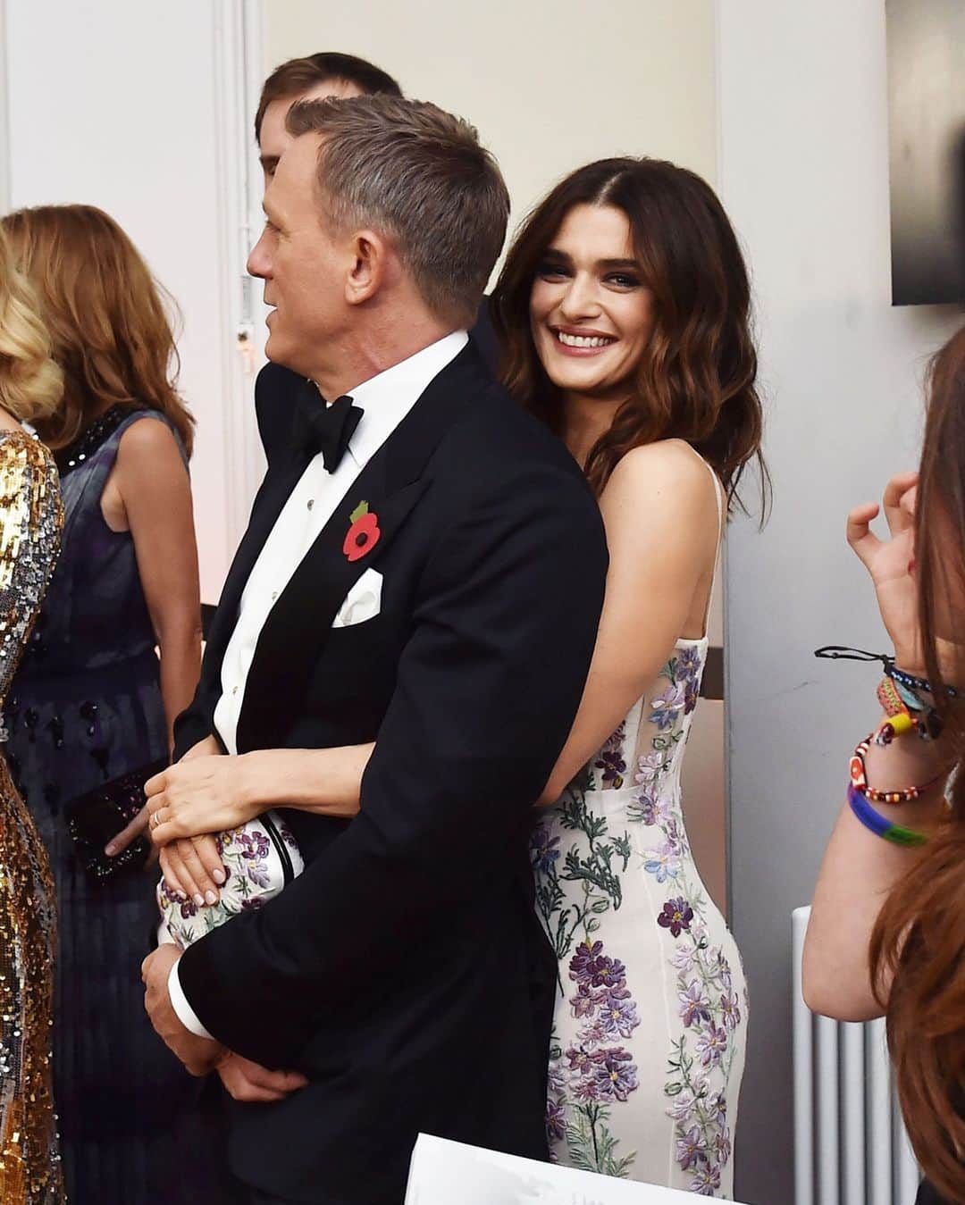 Vogue Australiaさんのインスタグラム写真 - (Vogue AustraliaInstagram)「Considering they've only ever been photographed together a handful of times, it can be easy to forget that Daniel Craig and #RachelWeisz have been married for 10 years. Along with some other low-key celebrity pairs—including Olivia Wilde and Harry Styles, and the recently-rumoured Kourtney Kardashian and Travis Barker—they make our list of the most surprising Hollywood couples. At the link in bio, the full list.⁣ ⁣ 📷 Getty Images」2月4日 19時30分 - vogueaustralia