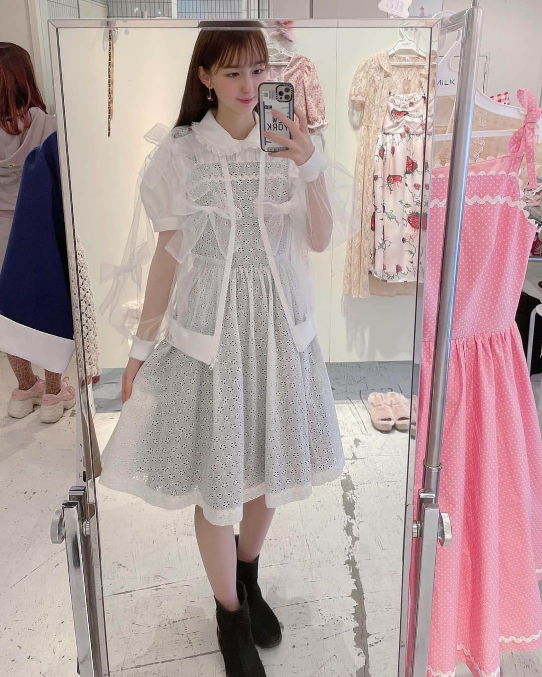 バウエルジゼル愛華のインスタグラム：「MILK🍓❤︎  #milk #exhibition #展示会 #fashion #fashiongram #milkharajuku」