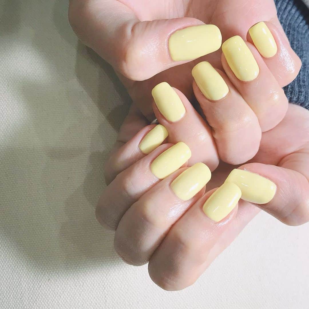 なかやまちえこさんのインスタグラム写真 - (なかやまちえこInstagram)「Yellow.⠀ ⠀ #nail #nails #nailart #ネイル #美甲 #ネイルアート  #japanesenailart #manucure #japanesenails #manicurist #gelnails #أظافر #네일아트 #미용 #vẽmóng #ngườiđẹp  #เพ้นท์เล็บ #искусствоногтя #artedeuñas #เพ้นท์เล็บเจล #ジェルネイルデザイン #ネイルデザイン #senikuku #nagelkunst #ワンカラーネイル  #古関れん ちゃん @renkoseki」2月4日 19時39分 - chiekonakayama