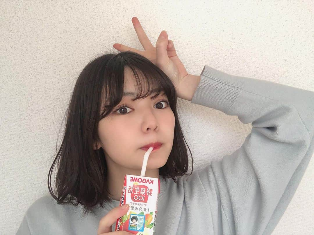 平塚日菜さんのインスタグラム写真 - (平塚日菜Instagram)「.  .  .  野菜ジュースは野菜生活しか飲めないんです。  甘さとのバランスが飲みやすい〜〜☺︎  もともと得意じゃないけど、コンビニで自ら手にとったことを褒めたい🌟笑」2月4日 19時39分 - hiratsukahina