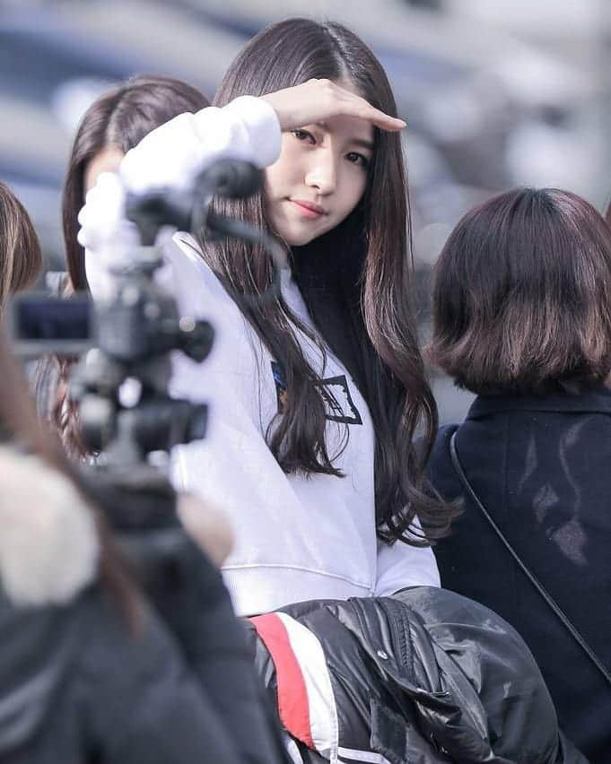 ソウォンのインスタグラム：「"I may seem like a clear glass bead but I won't break that easily." #여자친구 #소원 #GFRIEND #SOWON — ©owner」