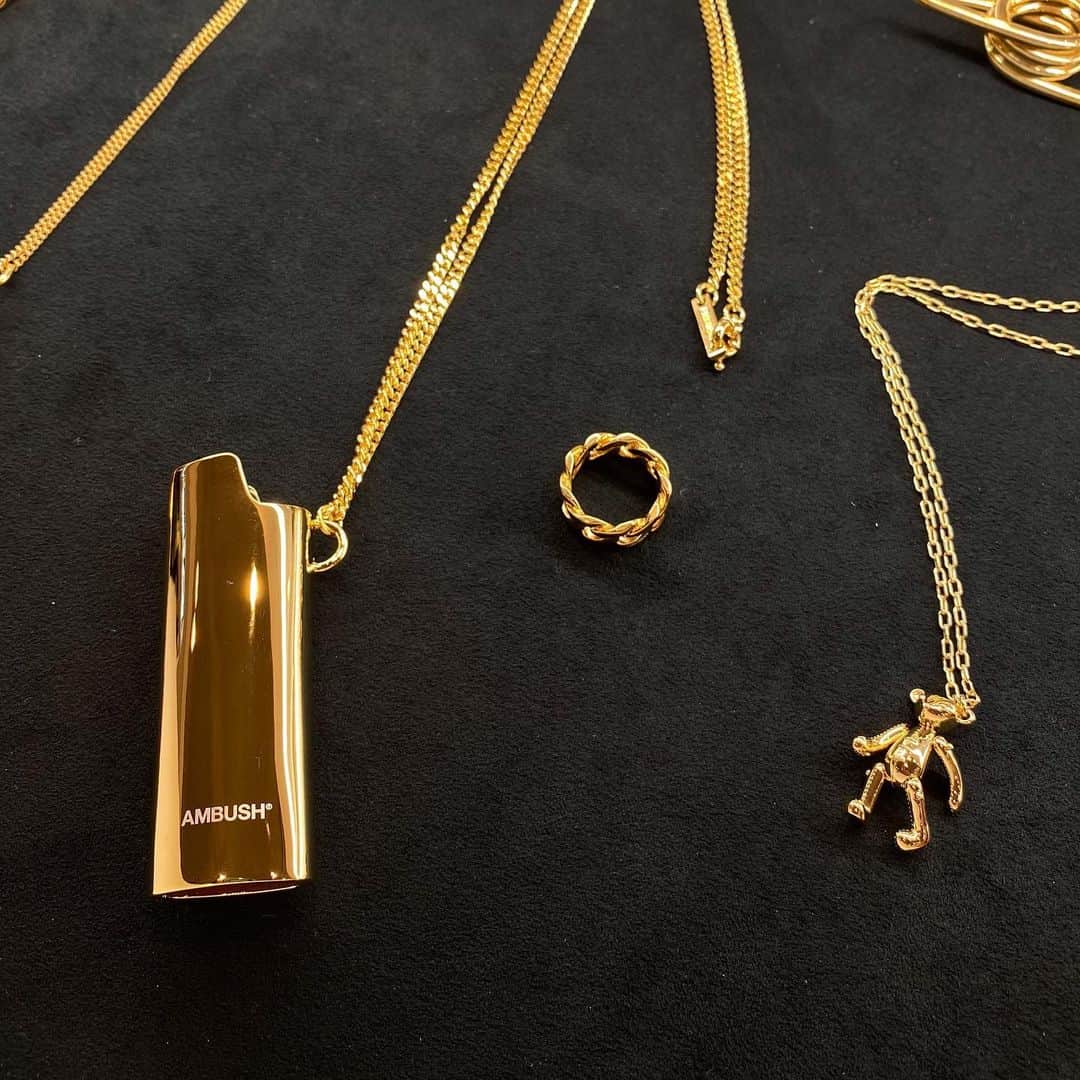のインスタグラム：「AMBUSH®︎ NEW OPEN At 3F『D-LAB』 詳しくはプロフィールURLをチェック！ #Hankyu #HANKYUMODE #umedahankyu #阪急うめだ本店 #うめだ阪急 #阪急百貨店 #osaka #umeda #mode #ambush #アンブッシュ #アクセサリー #ジュエリー #newopen」