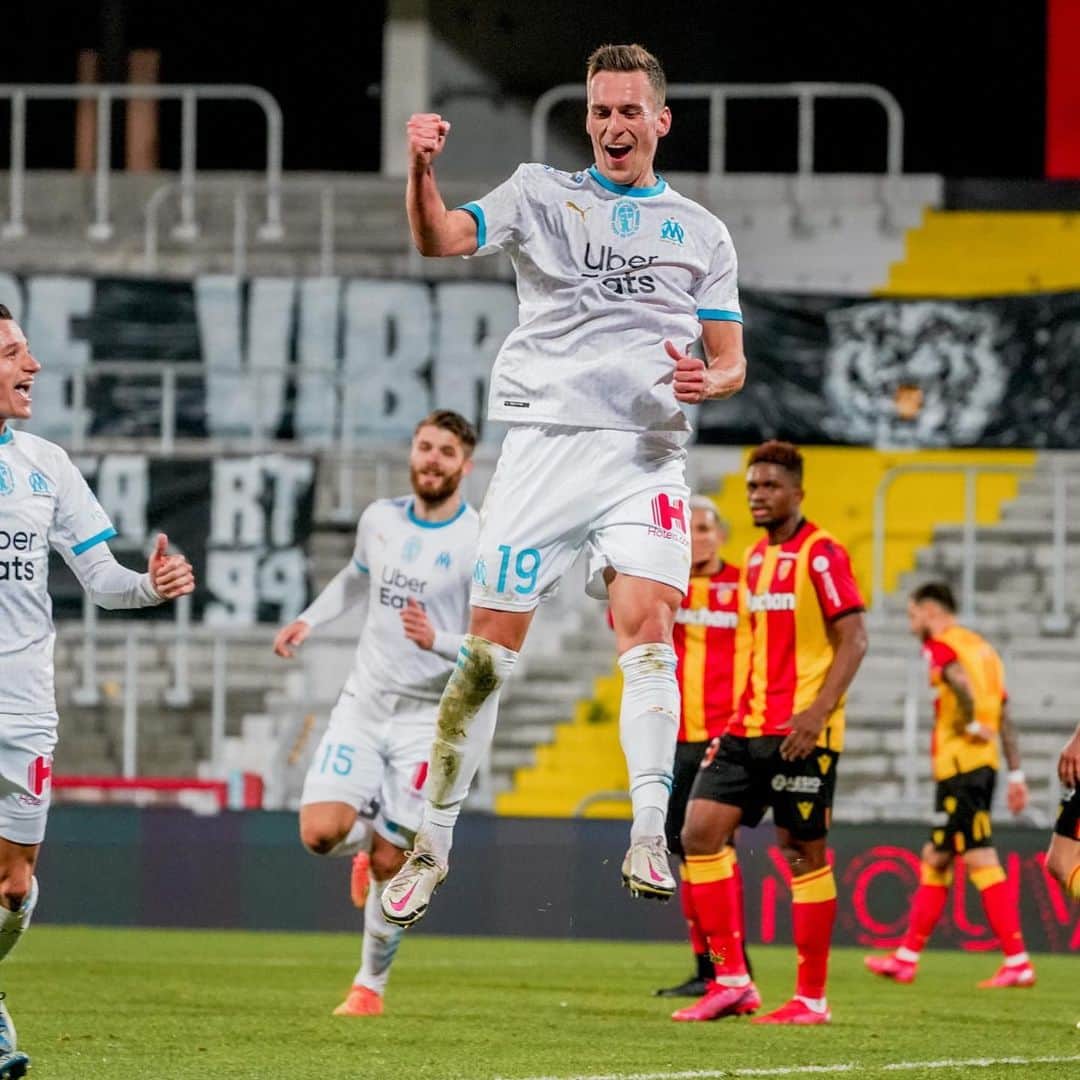 アルカディウシュ・ミリクのインスタグラム：「Le premier but sous les couleurs de l’OM 🔵⚪️  Pierwszy gol w barwach OM 🔵⚪️」