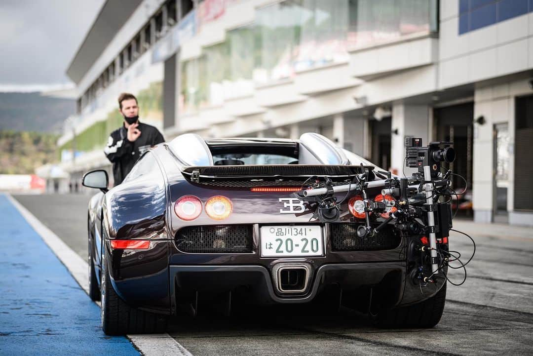 前澤友作さんのインスタグラム写真 - (前澤友作Instagram)「Hyper camera car!!  #mzsupercar #supercar #hypercar #bugatti  #veyron #HERMESveyron #HERMES #veyronfbgparhermes #veyrongrandsport  #スーパーカー #ハイパーカー #ブガッティ  #ヴェイロン #エルメスヴェイロン #yusakumaezawa #前澤友作 @yusaku2020」2月4日 19時47分 - mzsupercar