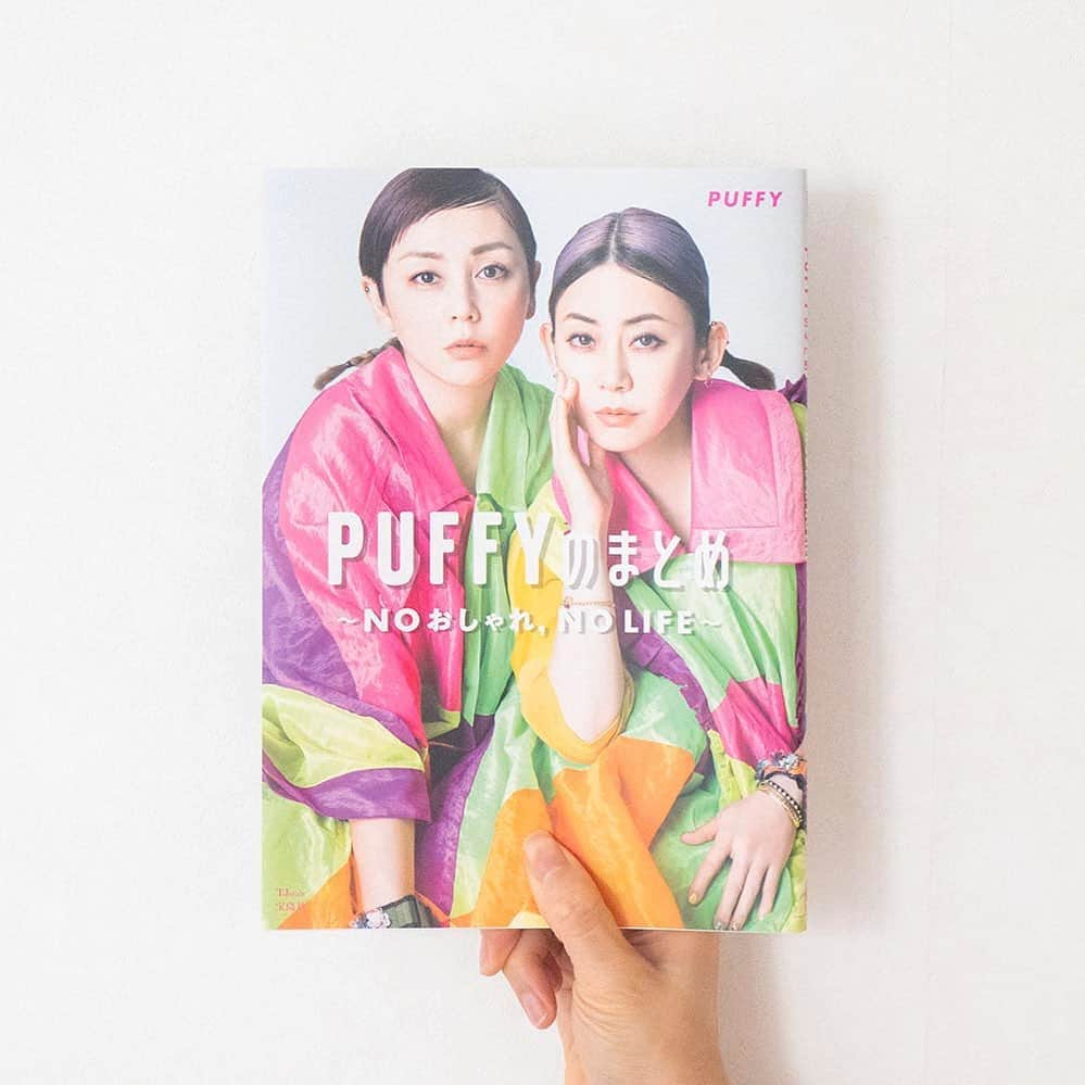 SPRiNGさんのインスタグラム写真 - (SPRiNGInstagram)「SPRiNGの連載、15年間分をギュギューっと1冊にまとめた本📚『PUFFYのまとめ～NOおしゃれ,NO LIFE～』が発売されました👏👏👏😆  載っているのは、ほぼ亜美さん、由美さんの私物👭🏼✨おふたりの好きなものがよ～く分かる、情報たっぷりな1冊になっているので、是 非みてみてください🙋‍♀️   #パフィ #PUFFY #SPRiNG #エディターO」2月4日 20時02分 - spring_tkj