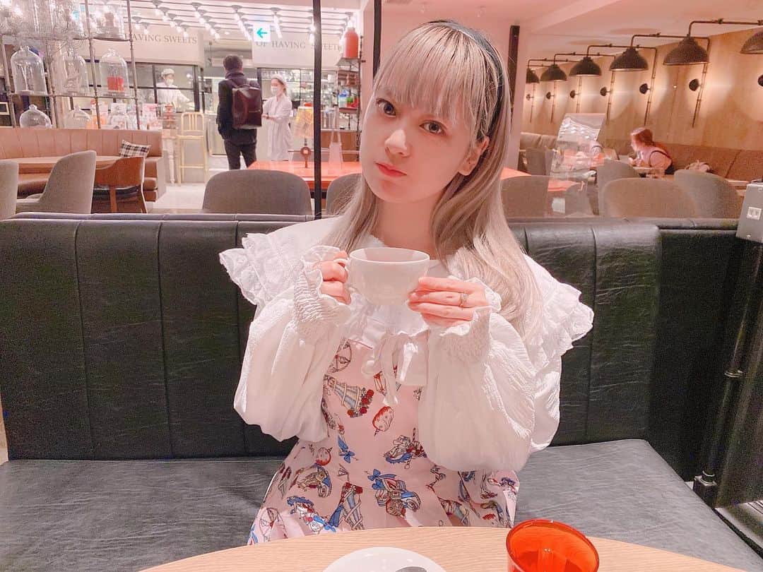 水森依音のインスタグラム：「久しぶりにともだちとお茶」