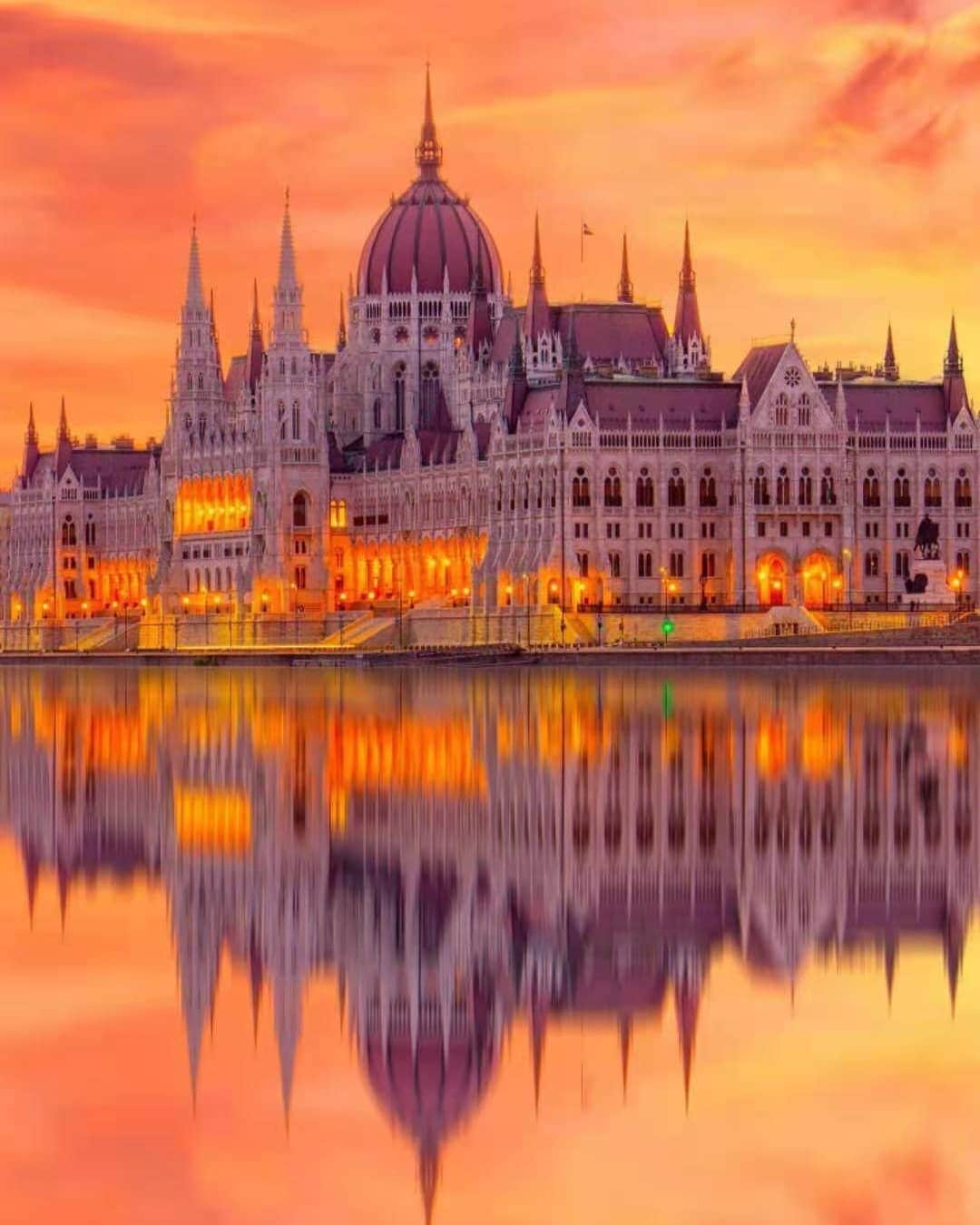 Padgramさんのインスタグラム写真 - (PadgramInstagram)「Budapest, a romantic city suitable for one person to experience alone, have you ever been here?👣💕 💧💧 #pgdaily #pgstar #pgcounty #city #citybestpics #budapest #planetgo #planet #planetearth #amazing #awesome #hungary🇭🇺」2月4日 20時04分 - planet.go
