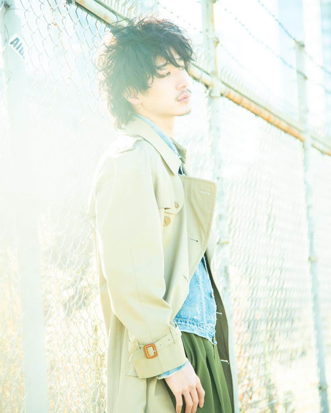 のインスタグラム：「Yuzo Amemiya January's hairstyle fashion version  hair @amezooon  model @satoru_9.25  photo @ryok.1020  fashion @elcasion_elca_harajuku  @stepahead2008   #メンズヘア  #メンズヘア美容師 #メンズ美容師 #メンズ髪型 #メンズカット #メンズスタイル #メンズパーマ #パーマヘア #パーマ男子 #パーマ #スパイラルパーマ #メンズスパイラルパーマ #ツイストスパイラルパーマ #ツイストパーマ #ツイスト #スパイラルパーマ #イケメンヘア #ハイトーン #ハイトーンカラー #ハイトーンメンズ #ハイライトヘア #ハイライト髪型 #ハイトーン髪型 #YouTube #oceantokyo #oceantokyoOVER」