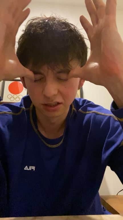 ハリー杉山のインスタグラム：「2.4.2020 ホーダーのモノマネわかる人いるかな〜」