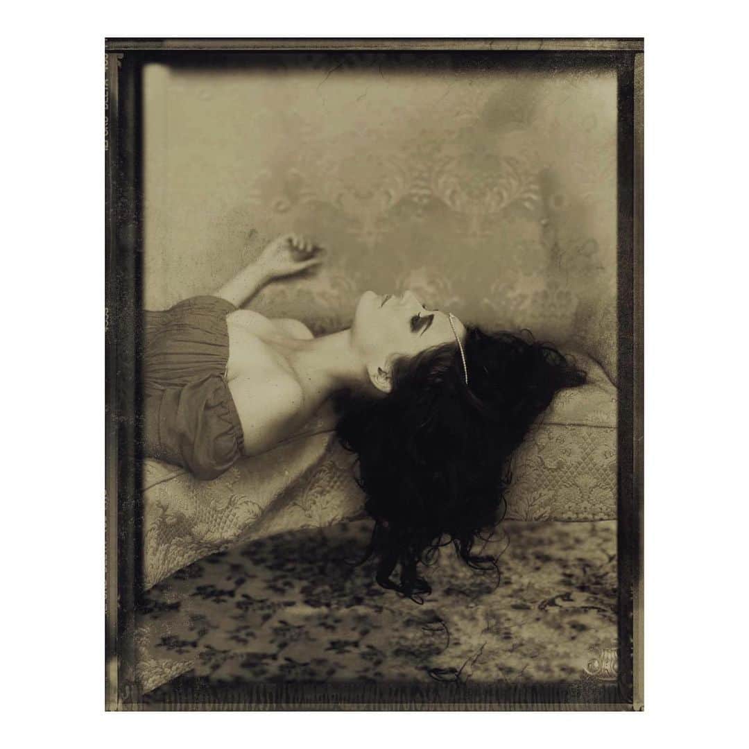 エヴァ・グリーンのインスタグラム：「#TBT to 2008, Salzburg. By @simonprocter .  Stylist: @danielaagnelli Jewellery: @montblanc」