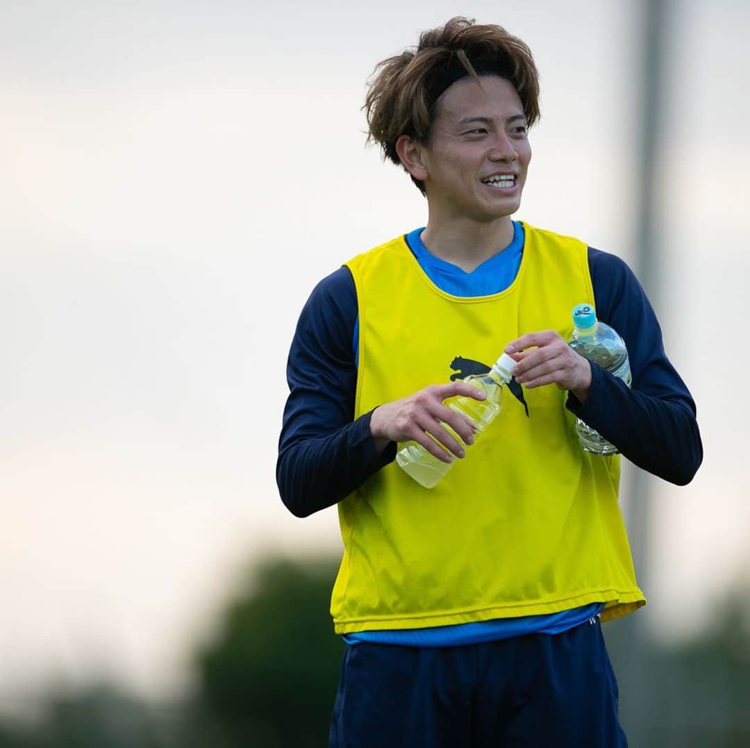 長谷川竜也のインスタグラム：「⚽️🐬 #2021 #沖縄キャンプ」