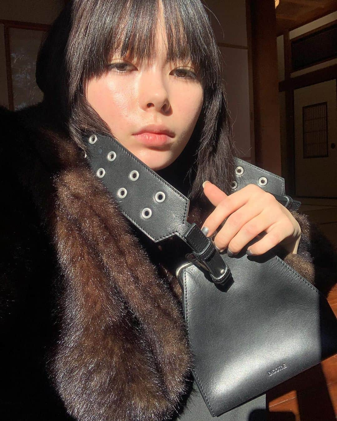 bigotre_officialのインスタグラム：「ERRAND ON AMISA. @soysilk   #BIGOTRE #SS21 #HANDY #ERRAND」