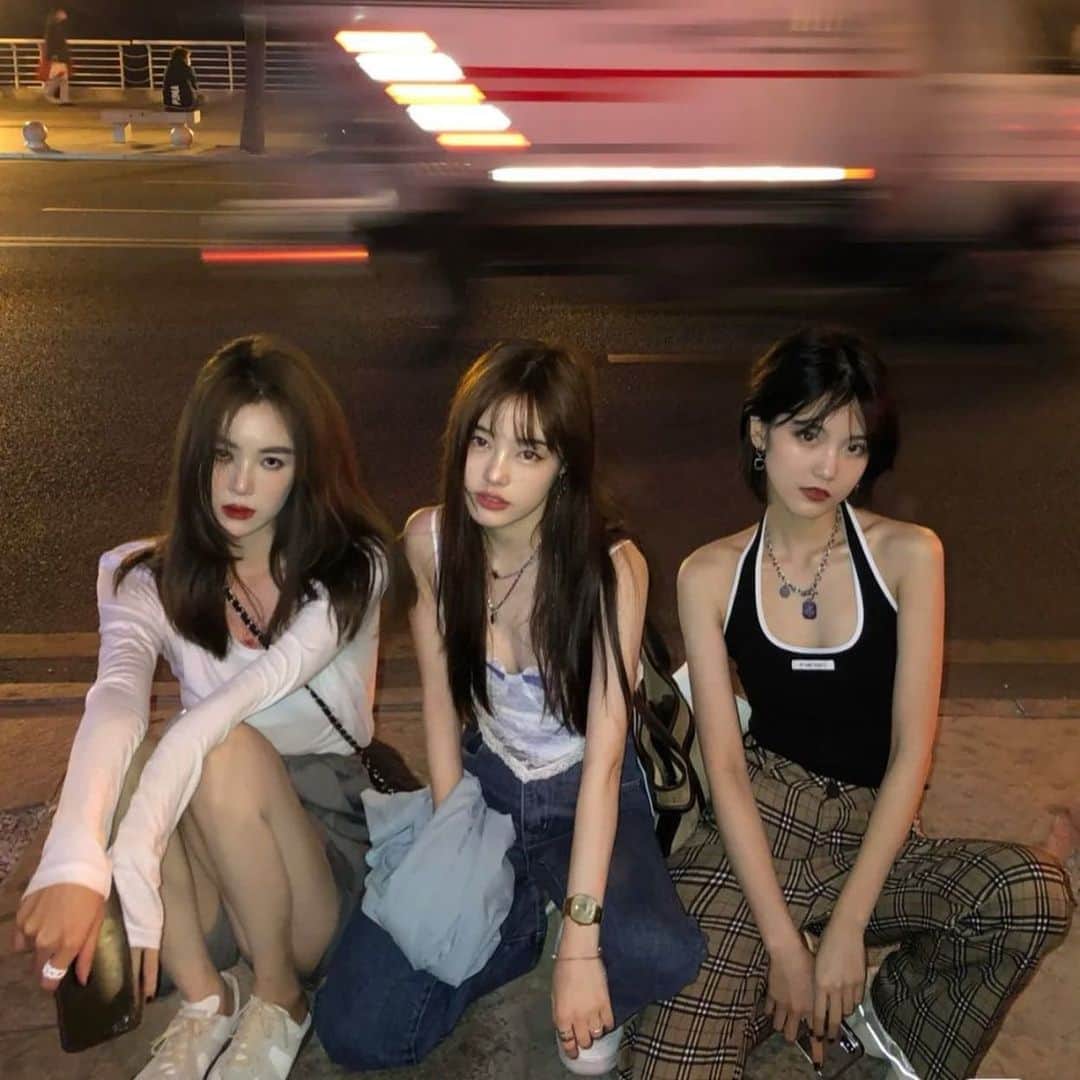 星來のインスタグラム：「美人三姉妹 降臨。 #外国人 #国宝級美人 #美しい #三姉妹 #いいね返し #インスタ映え #instagood #instalike #f4f #l4l #likeforlikes #likeforfollow #いいねした人全員フォローする #お洒落さんと繋がりたい #美男美女と繋がりたい」
