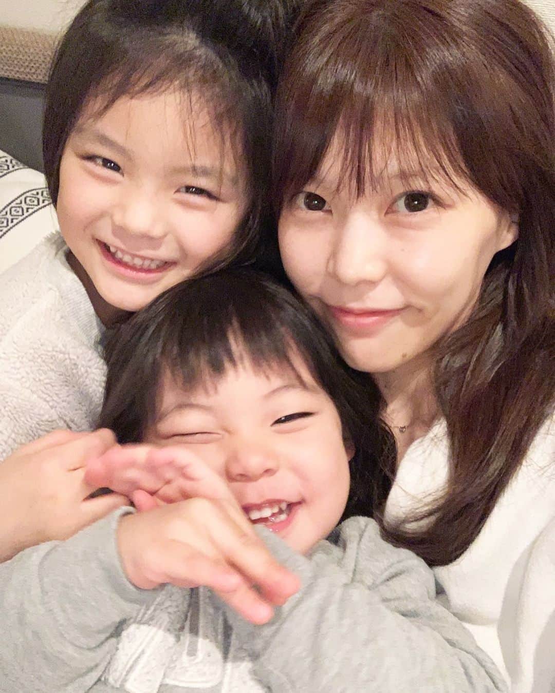 のインスタグラム：「結婚記念日でした。  別段出来る事はなく申し訳ないのだけど気持ちだけは。  コロナ禍や仕事の休業など本当に気を揉ませてしまって、年明けには入院して…  とても不甲斐ない気持ちの結婚記念日でしかなかったのですが、必ず幸せにしたいという気持ちだけは忘れず。  また一年の時を共によろしくお願いします。  いつもありがとう。  #結婚記念日　#6周年　#ありがとう」