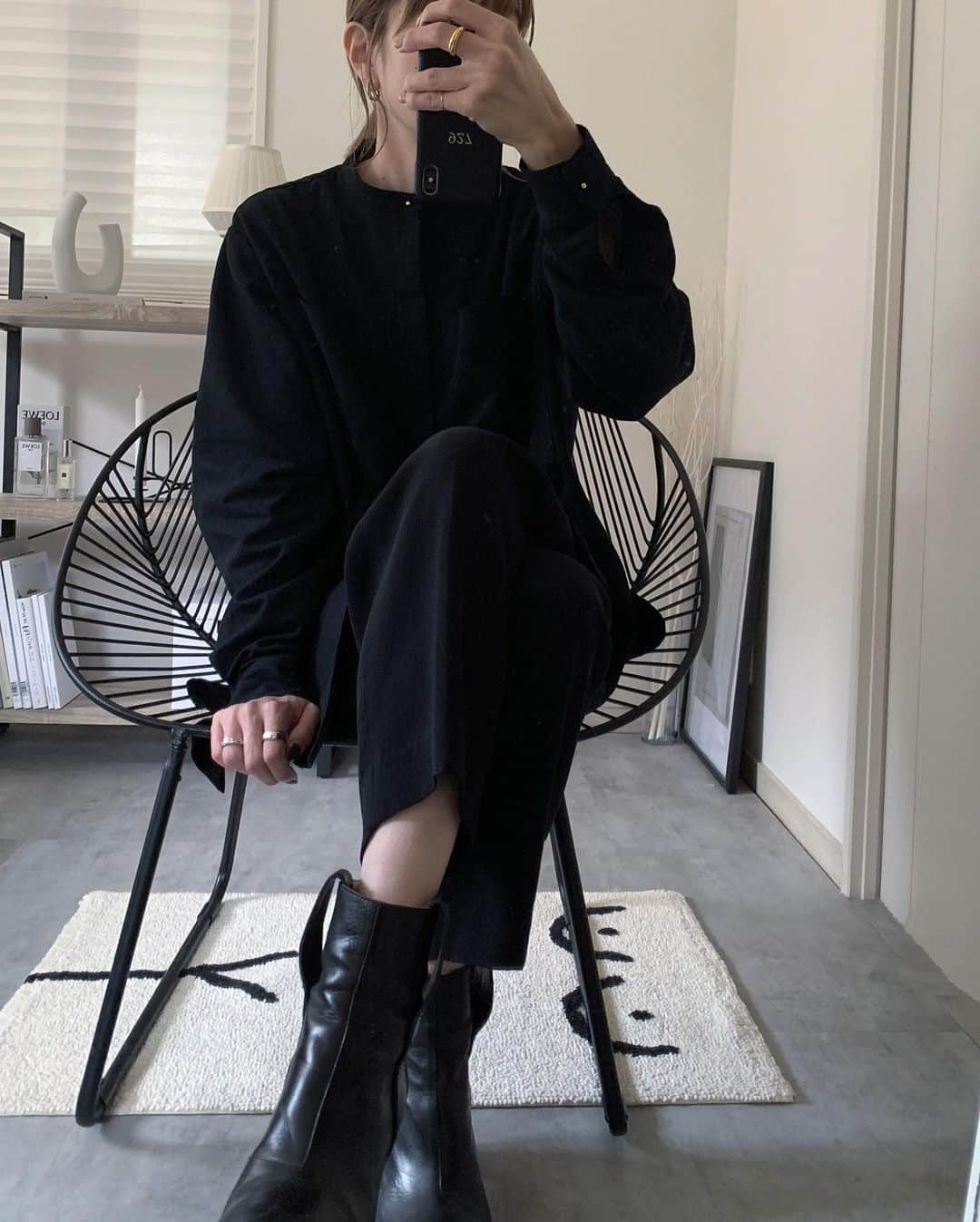 Mie Kawanoのインスタグラム：「black◼️  #coordinate #code #instafashion #instagood #コーデ#MM6#roku#canaljean」