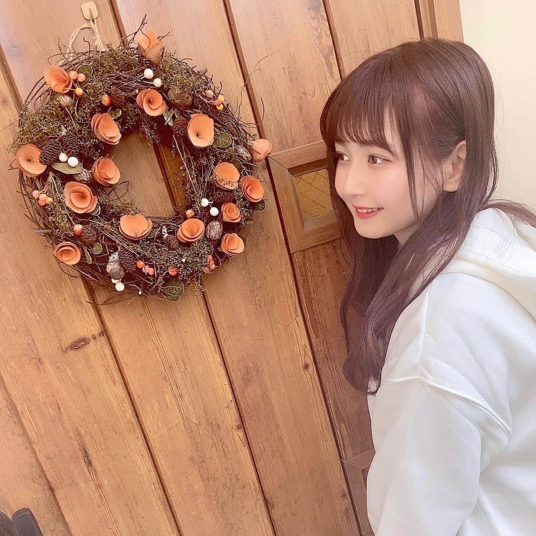 金久保マユ（ぼんぼん）のインスタグラム：「久しぶりの投稿です🙋‍♀️ 撮影の合間にゆまちゃんに撮っていただきました♡ . ※撮影時のみマスク外してます！ . 明日はYouTube更新します♡ ぜひ楽しみにしててください~！！ . . .」