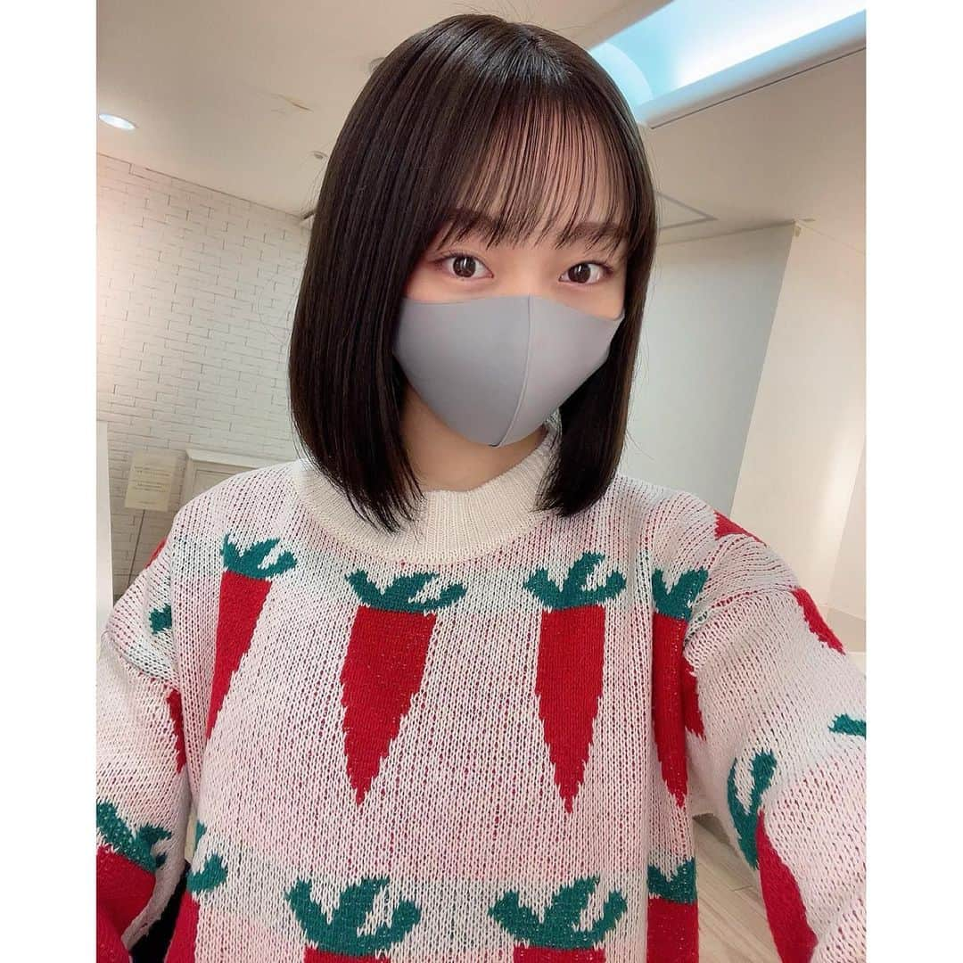 土路生優里さんのインスタグラム写真 - (土路生優里Instagram)「にんじんニットカワカワ〜🥕  そしてマスク洗いすぎてボロボロだったので新しいのを買いました😷  #ニット   #土路生優里」2月4日 20時59分 - torochan__324