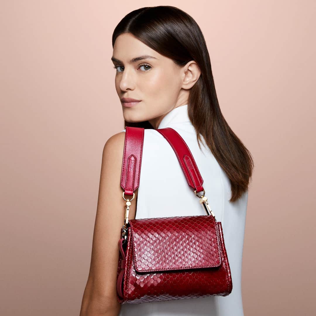 Schutzのインスタグラム：「SHINING MORNINGS ❤️ #schutzmandy #schutzhandbags」