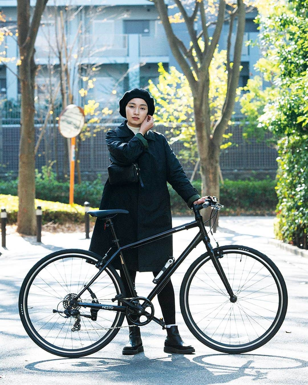 ginza magazineさんのインスタグラム写真 - (ginza magazineInstagram)「【自転車乗りの スタイルハント】 自転車ライフを楽しむおしゃれレディをハント🚴🏻‍♀️✨  KAINO Yuさん  bicycle_VACANZE outer_THE NORTH FACE × BEAMS  shoes_VINTAGE bag_SISTER × PORTER  「散歩、外食、遊び、気づけばいつも一緒ですね。シンプルで汚れも目立ちにくいという理由で黒にしたんですが、やっぱり汚すのは嫌でカバーをかけています」  発売中のGINZA2月号では、自転車ライフを楽しむ22人を紹介しています☝️ @ginzamagazine  #ginzamagazine #どんなときでもファッションスナップ #スナップ #ファッションスナップ #SNAP #私服スナップ #自転車 #自転車コーデ #自転車のある生活 #ヴィンテージ#used #街角スナップ #ストリートファッション #streetstyle #streetsnap#tokyo #tokyofashion #モデル #KAINOYu」2月4日 21時01分 - ginzamagazine