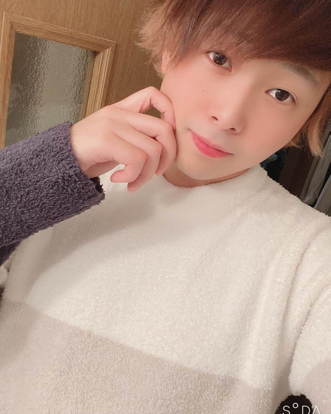 らーくんのインスタグラム：「ジェラピケ を かった✌️  かわいい さいこう うれしい  #メンズファッション #部屋着 #ジェラピケ  #日常 #萌え袖かわいい #すきぴ」