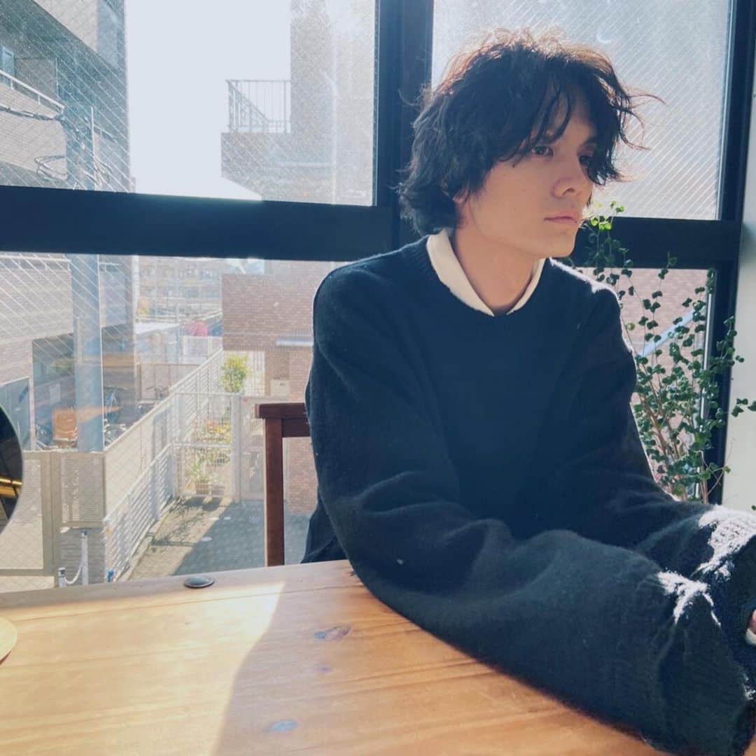 長坂 睦生さんのインスタグラム写真 - (長坂 睦生Instagram)「朝までclubhouseやってたせいで こんな眠顔だったのマジでごめん😂 どっぷりハマってしまってるが？」2月4日 21時01分 - mutsukinagasaka