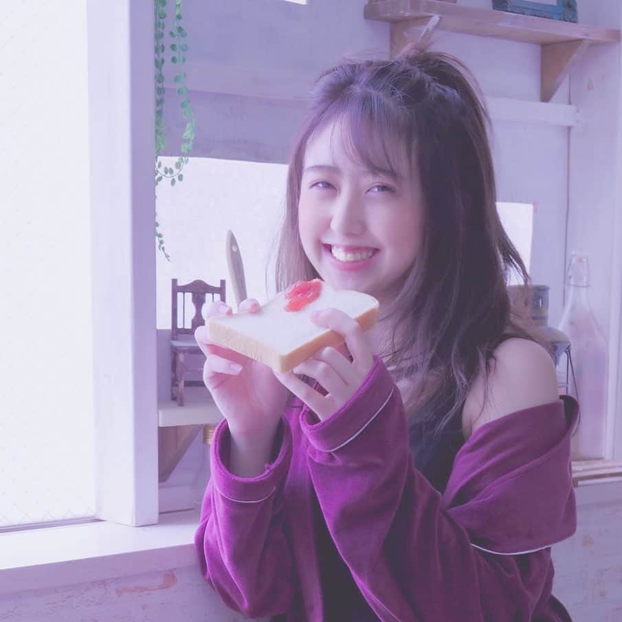 井上麗夢のインスタグラム：「まだまだ﻿ ﻿ 撮影が続く〜﻿ ﻿ ﻿ ﻿ ﻿ ﻿ がんばる！﻿ ﻿ ﻿ ﻿ __________﻿ ﻿ 【YouTube】﻿ ﻿ 2/14(日)20:00〜START﻿ 毎週、金日更新﻿ ﻿ 女子が吐露する「とろトーク」﻿ ただ、お酒飲んで喋ってる﻿ 私たちが楽しいだけのチャンネルです🥰❤️﻿ ﻿ ﻿ プロフィールトップページからリンク飛べます🙆‍♀️❤️﻿ ﻿ 「とろチャンネル」﻿ で検索するとたくさんでてきちゃうから﻿ 大変かもしれないけど、、笑笑﻿ 見つけてチャンネル登録してもらえたら﻿ とってもうれしいなー！！﻿ ﻿ ﻿ お題のストックは50個以上！﻿ めちゃくちゃに喋り倒して﻿ 飲み倒します！！！！﻿ ﻿ ﻿ __________﻿ ﻿ ﻿ ﻿ Twitter:@Remu_19﻿ ﻿ ﻿ ﻿ #カメラ女子 #カメラ女子部 #ipone #東京写真部 #写真部 #instagood  #olympuspen #写真好きな人と繋がりたい  #写真を撮るのが好きな人と繋がりたい  #カメラ好きな人と繋がりたい #カメラマン募集 #ファインダー越しの私の世界  #フィルター越しの私の世界 #ポートレート #ポートレートモデル #女優 #井上麗夢　#YouTube #ダイエット #写真集 #被写体モデル #被写体 #撮影会モデル #撮影会 #断捨離」