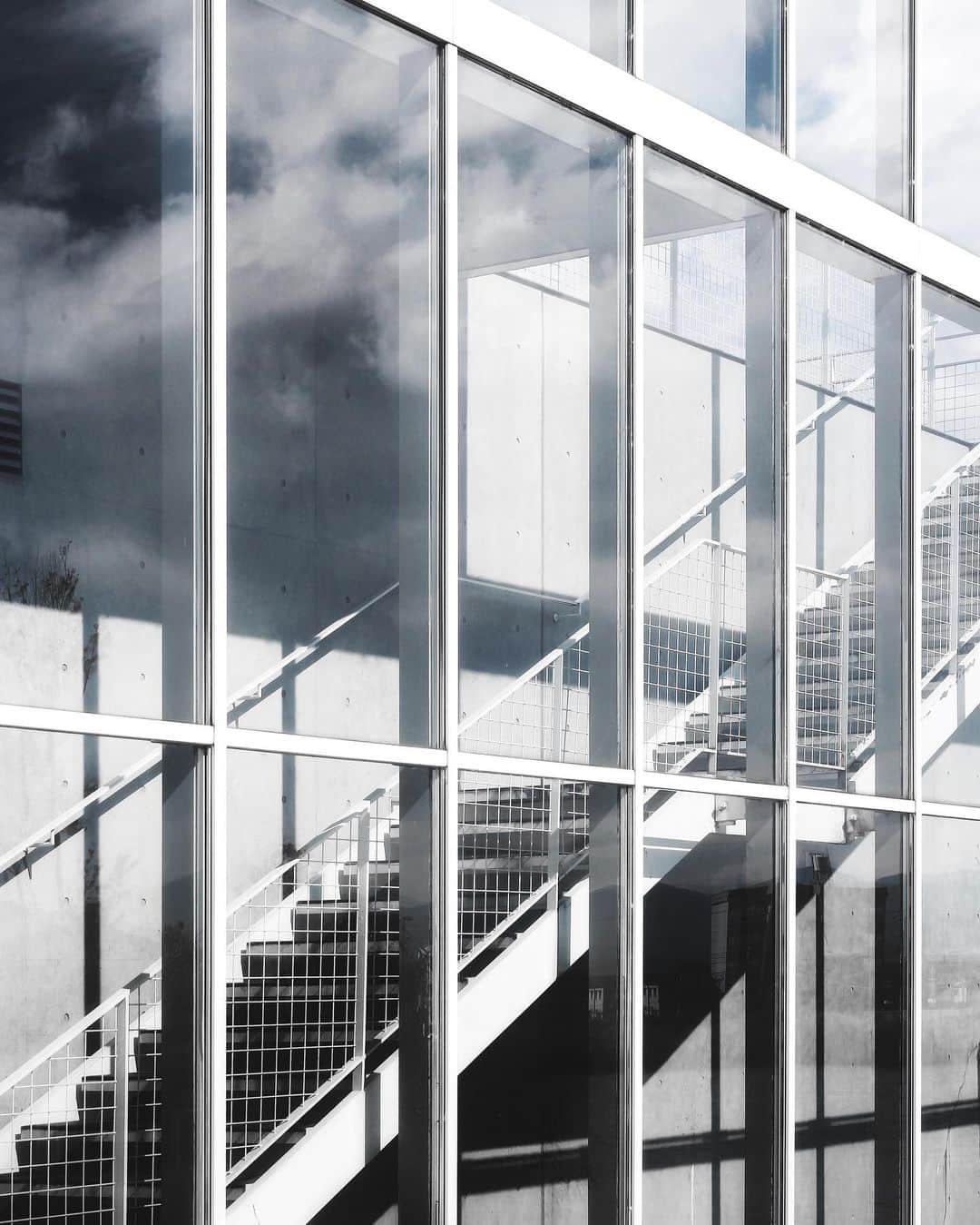 s_shoheyのインスタグラム：「. Stairs .」
