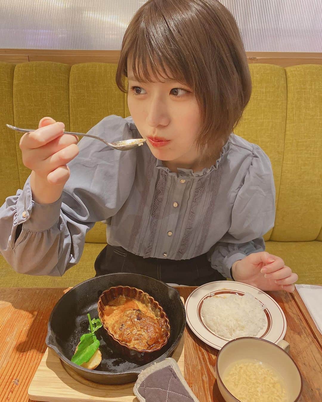 佐藤朱のインスタグラム：「とうほくGenkiクッキングでもお世話になった、「グリルみのる」さんで煮込みハンバーグ食べたよ〜🍽 . ハンバーグは肉汁たっぷり！ 産直野菜のサラダ美味しすぎた✨✨ 食材へのこだわりがすごく感じられる素敵なお店☺️状況が落ち着いたらぜひ！ #グリルみのる #エスパル仙台 #少し前の写真です」