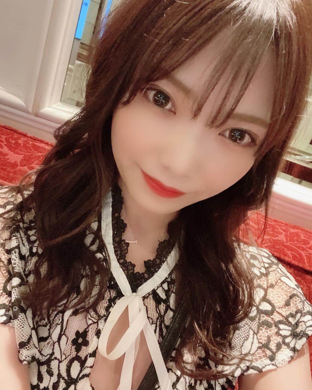 霜月芽衣のインスタグラム：「ひっそり出勤してた😊   休みだったんだけど  予定をくださったお客様がいたので 出たよ〜💰💰💰💰💰💰」