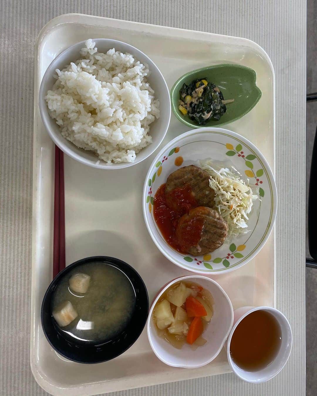 小田幸平のインスタグラム：「今日の昼ごはん🍚三菱重工二見工場食堂にて#三菱重工west#はげch#中日ドラゴンズ#読売ジャイアンツ#練習#日米クック#美味しかった#チーズハンバーグ」