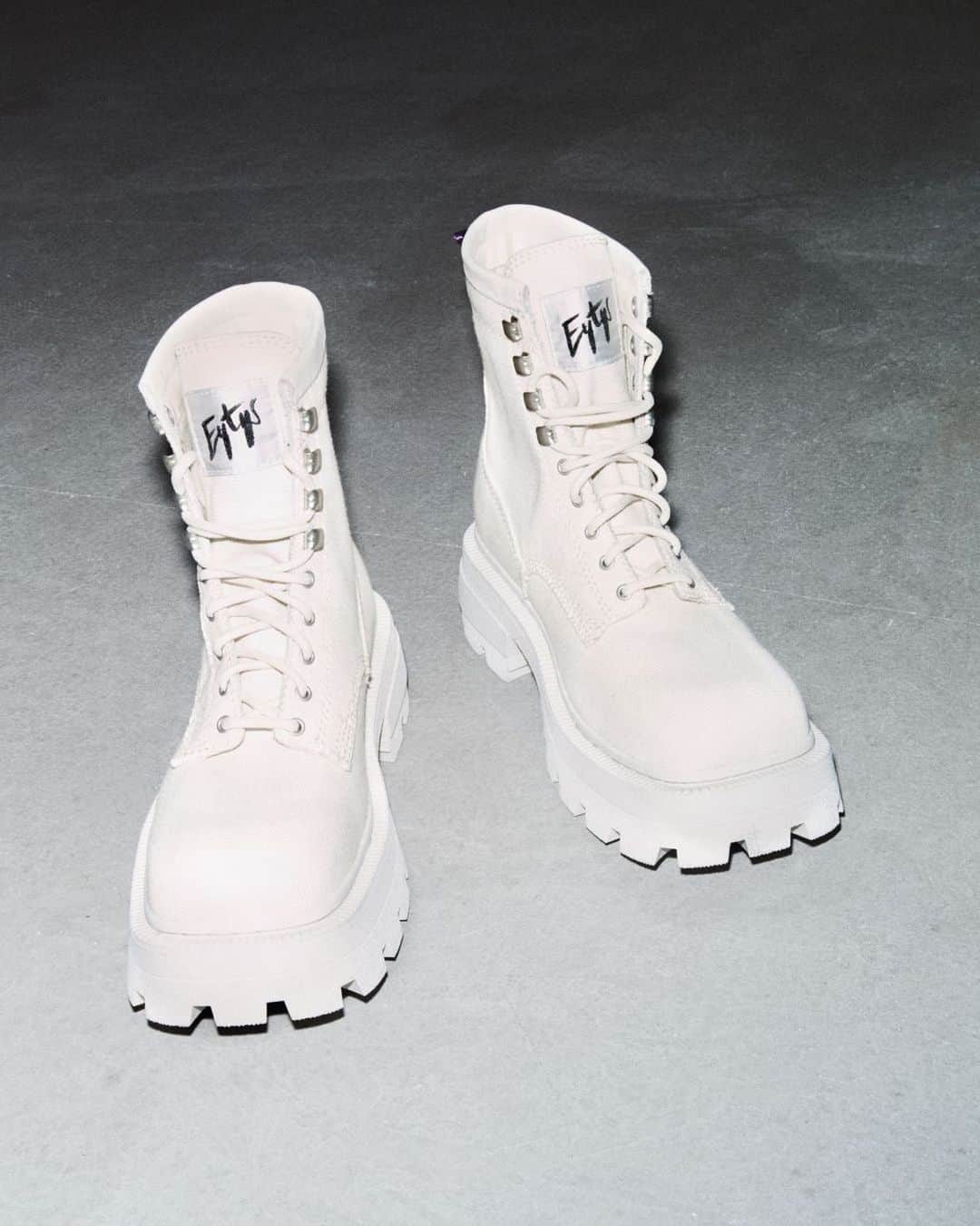 エイティーズのインスタグラム：「Michigan boots are back! Discover the new vegan version in robust Ecru canvas.」