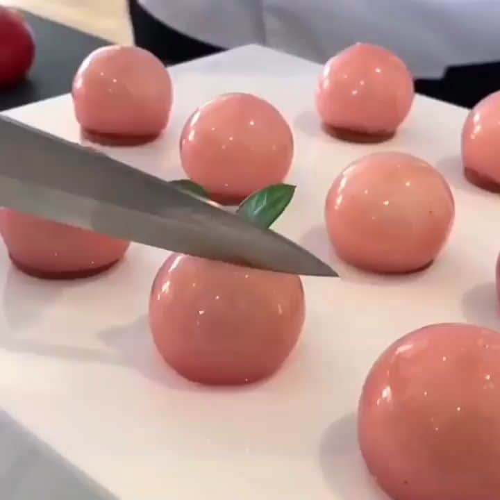 のインスタグラム：「Just peachy 🍑  Would you eat this?  @gregorydoyen」