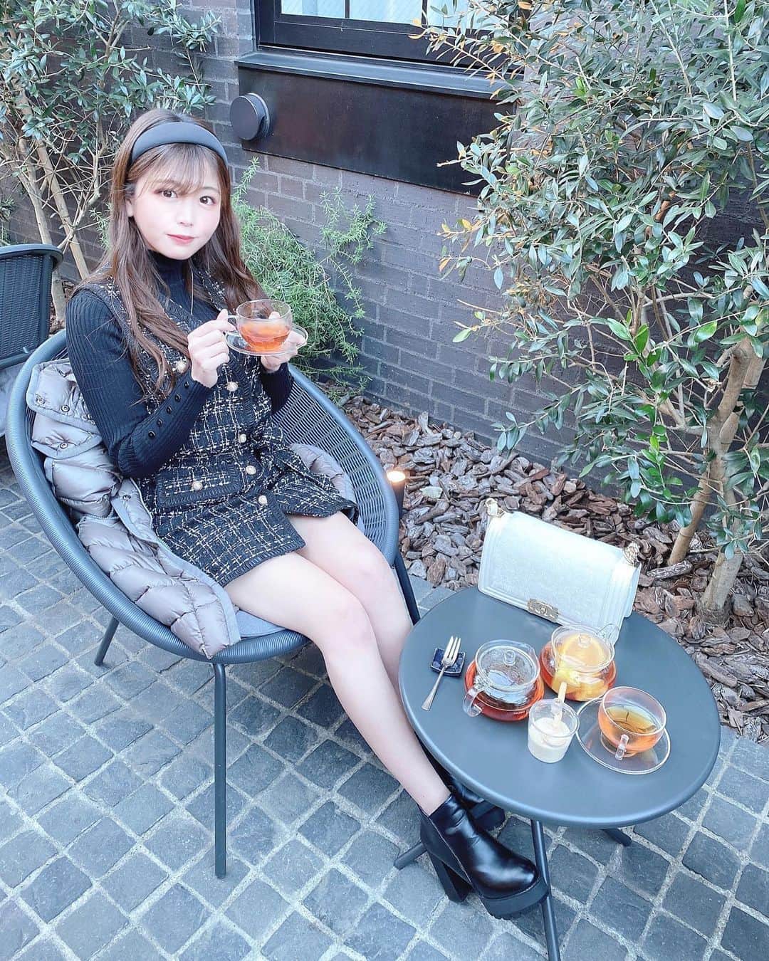 水瀬琴音さんのインスタグラム写真 - (水瀬琴音Instagram)「Cafe☕*° ・ ・ ・ #cafe #東京カフェ #tokyocafe  #cendiversityhotelandcafe #新大久保  #ツイード #ワンピース #カチューシャ  #バック #chanel #ショルダーバッグ」2月4日 21時16分 - kotone_dayo___
