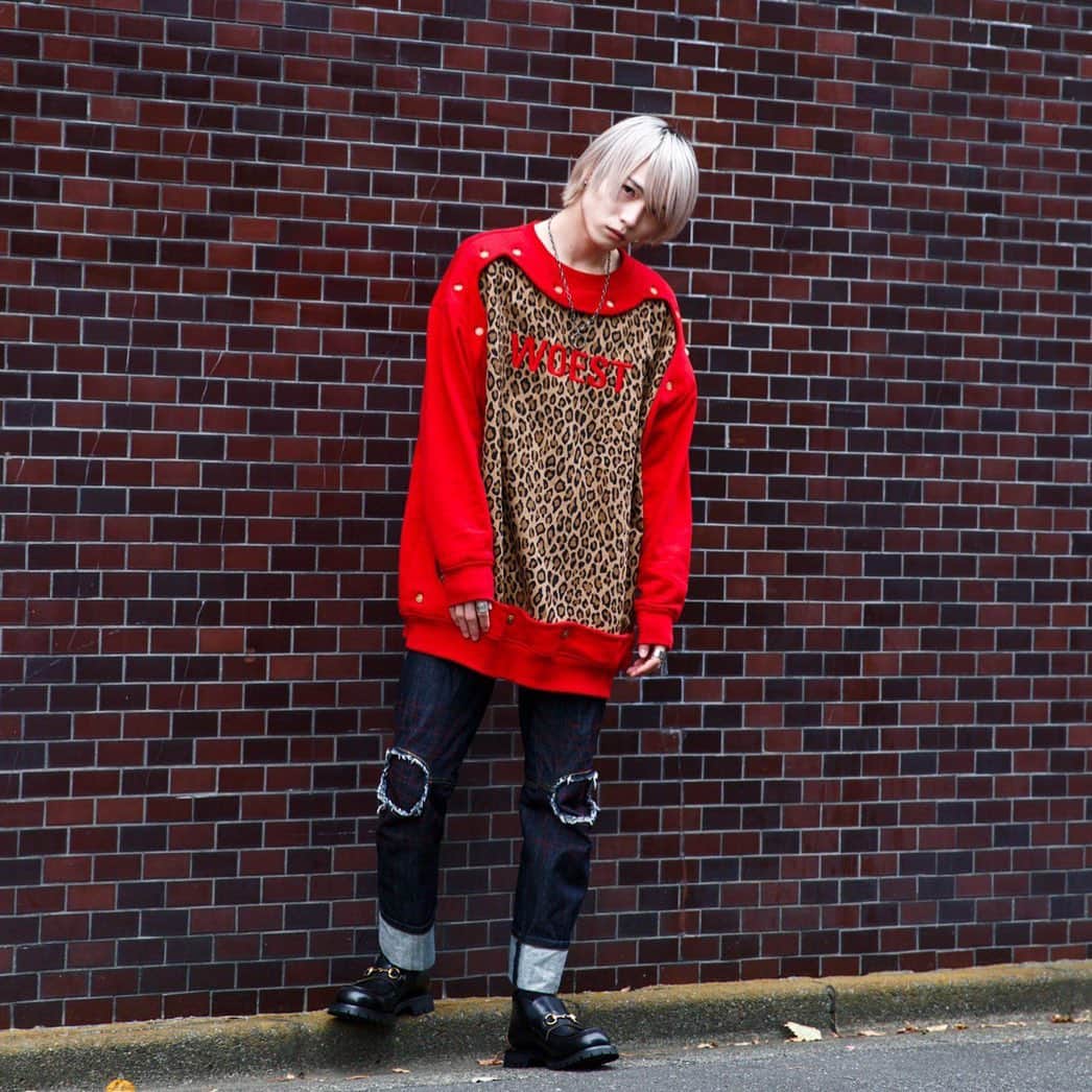 のインスタグラム：「良く言うと時間に縛られず生きてます。  #waltervanbeirendonck  #christphernemeth  #gucci」