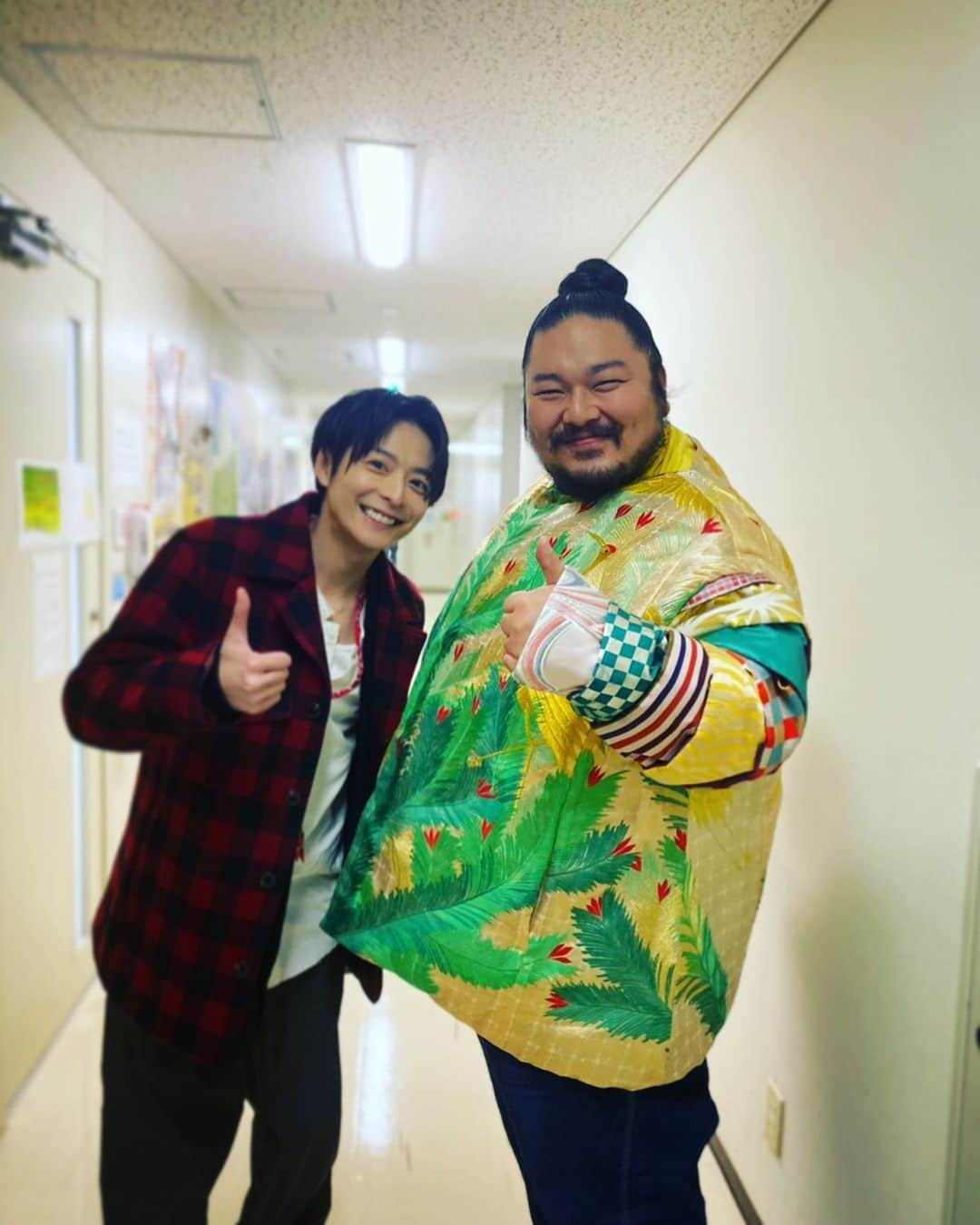 小池徹平さんのインスタグラム写真 - (小池徹平Instagram)「本日は米本学仁くんとご一緒でした‼️ 初対面とは思えない安心感✨ 色々あってこれからは、「たかと」と呼ぶ事に決めた。 年上だけどそんな人🙌  #一緒に飲める日がきますように #遠近法じゃないよ #小池さん家のてっちゃんねるは新たなチャレンジ」2月4日 21時19分 - teppei.koike_official