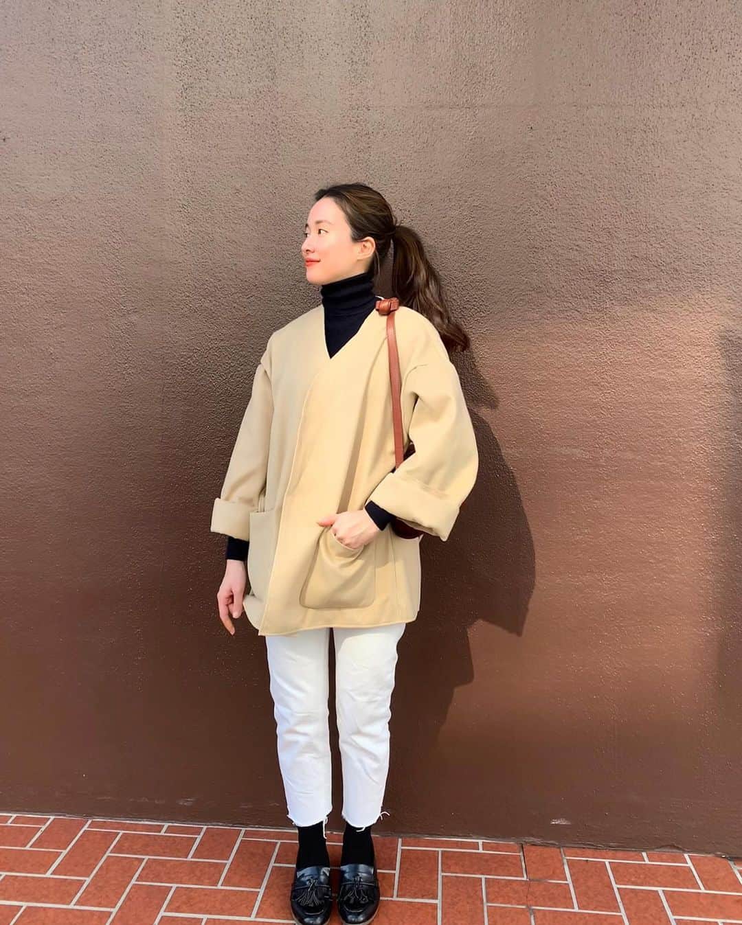 のインスタグラム：「髪伸びたなぁ🍤✨ だんだんと春めいたお洋服へ🧸  #jacket @trifle_official 🛍」
