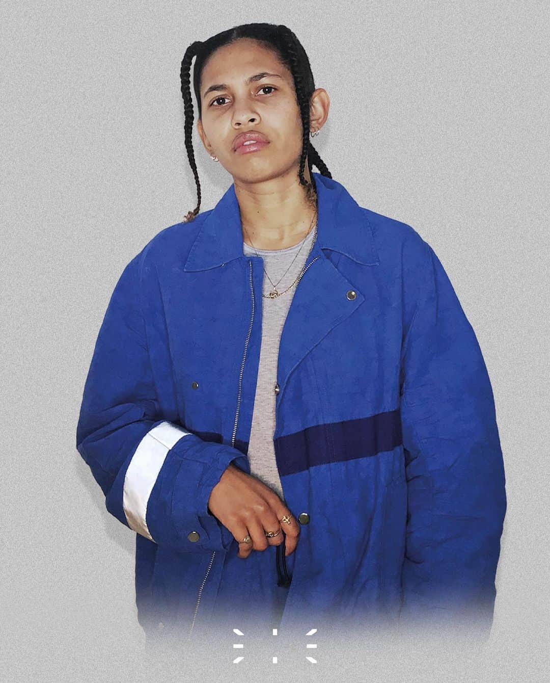 マックキュー アレキサンダー・マックイーンのインスタグラム：「DJ and broadcaster @lil_clart combines a potent mix of Bashment and a love of global pop music with classic R&B, Reggaeton, Afrobeats and contemporary UK rap.  Lil C joins us for a virtual party for MCQ's third icon, FOAM, in collaboration with @boilerroomtv. This Friday at 20:00 (GMT.) Sign up via our link in bio and RSVP to receive an exclusive invite.」