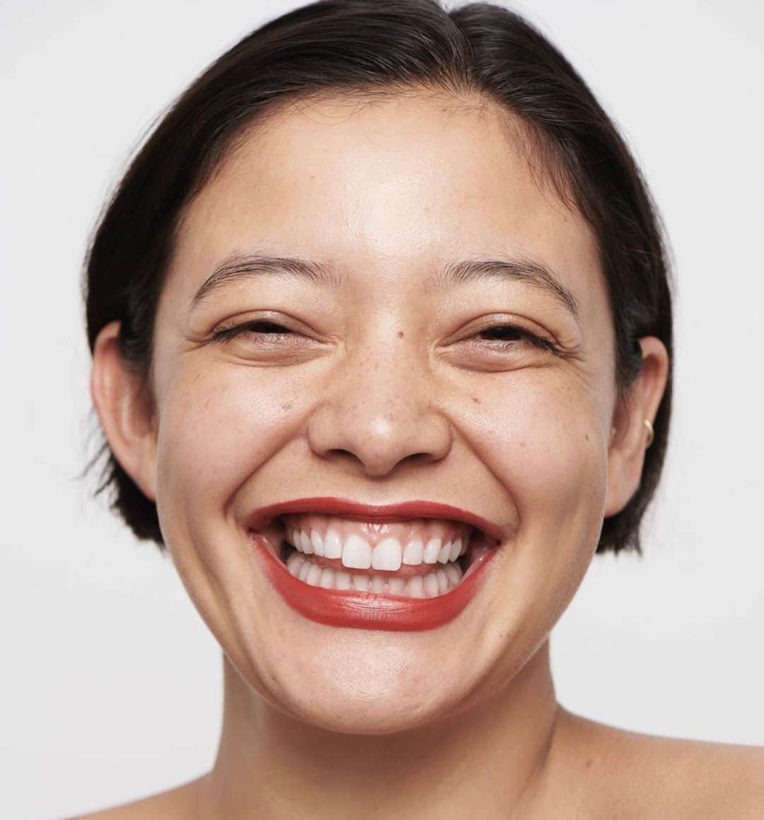ナオミ・シマダのインスタグラム：「for @chanel.beauty 🍒 in issue 23 @twinmagazine by @georgeharveystudio」