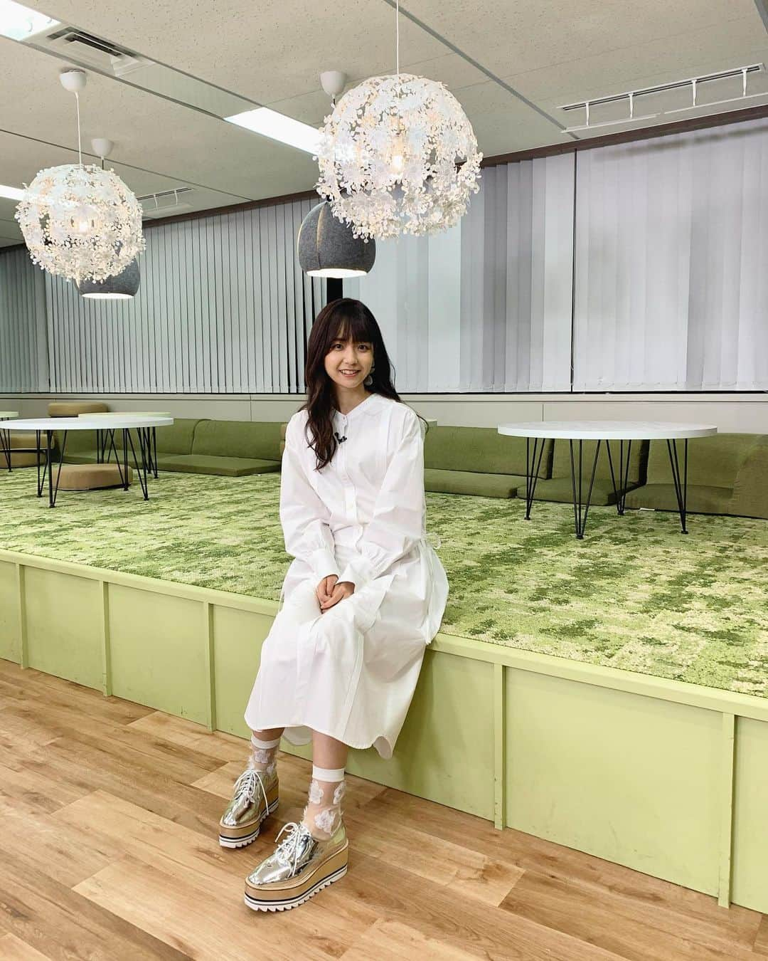 宮崎由加さんのインスタグラム写真 - (宮崎由加Instagram)「最近の衣装👗♡﻿ TBS「ふるさとの未来」で着た服の﻿ タグを載せます〜🏷﻿ ﻿ 1.2枚目 ﻿ 久しぶりにストレートヘアにした☺️﻿ ふわふわの靴もかわいかった〜！﻿ One-piece：@_estella.k_﻿ Mule：@re_rz﻿ Earrings：@accessories_blossom_jp ﻿ ﻿ 3.4枚目﻿ 最近白好きだからこのワンピースに﻿ すぐ決めた〜🤍🤍🤍﻿ One-piece：@boutiqueordinary_official ﻿  @the.pr_﻿ Shoes：@jeffreycampbell ﻿ ﻿ #宮崎由加 #TBS #ふるさとの未来 #衣装  #fashion #costume #160cm」2月4日 21時26分 - yuka_miyazaki.official