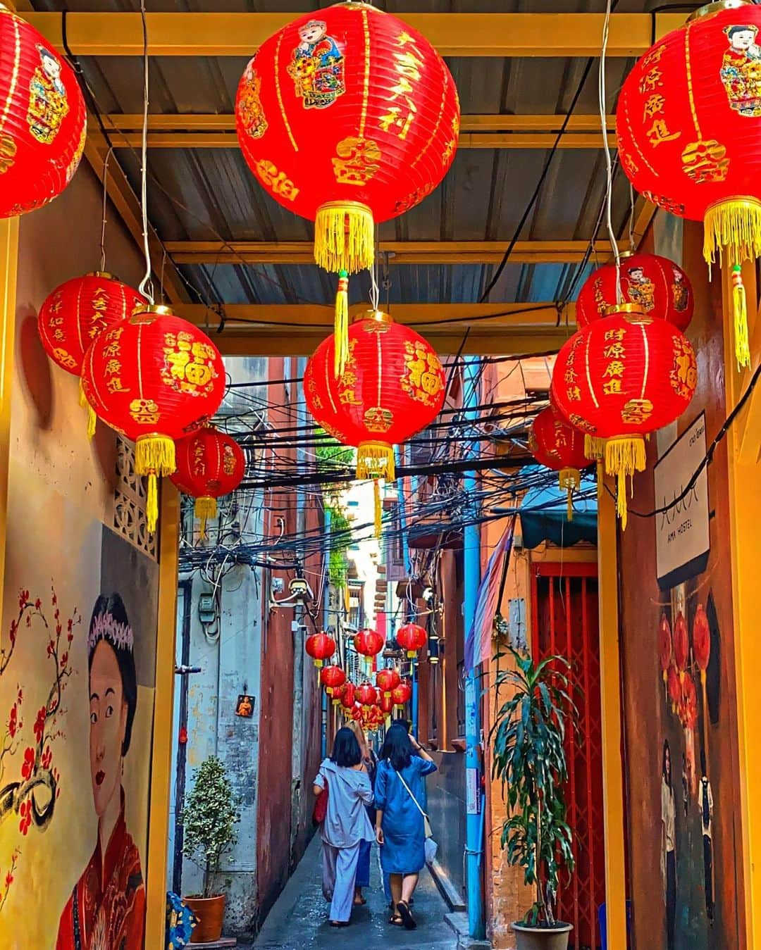 phantastic420のインスタグラム：「. #ChineseNewYearcelebration  🏮🐲🐉🥮🪅🐉🐲🏮 #中国春節 🐲🐉 @amahostel #amahostel 🧧」