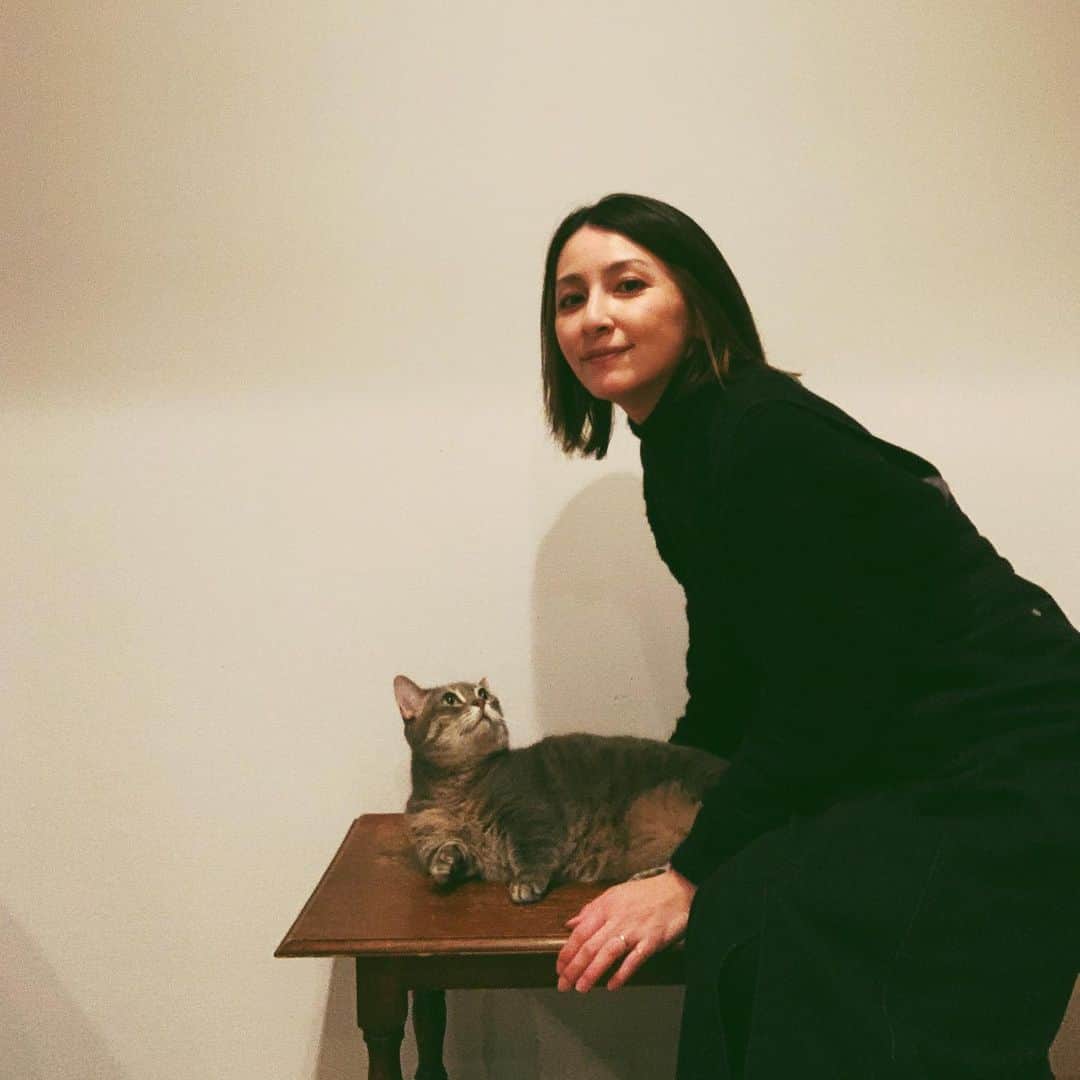 奥菜恵さんのインスタグラム写真 - (奥菜恵Instagram)「まるちゃん、まるちゃん、まるちゃ〜ん。  #猫」2月4日 21時32分 - megumi_okina