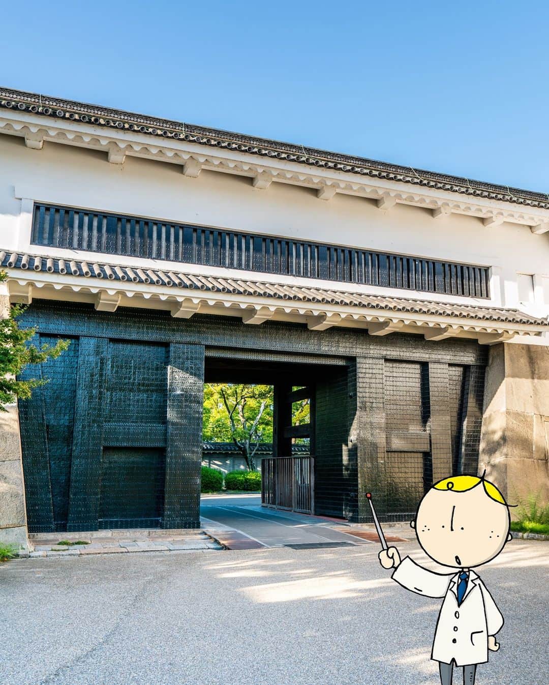 のインスタグラム：「There are so many sights to see at Osaka Castle! This is Otemon Gate, which was built in 1628. It has undergone two restoration projects but still maintains its old charms.  大阪城の見所は天守閣以外にも沢山！ そのうちの一つ、大手門は1628年に建設され、二回の修復を経て現在は重要文化財にも指定されてるんだって！  ————————————————————— #maido #withOsakaBob #OSAKA #osakatrip #japan #nihon #OsakaJapan #大坂 #오사카 #大阪 #Оsака #Осака #โอซาก้า #大阪城 #osakacastle #sightseeing #大阪観光 #大阪城公園」