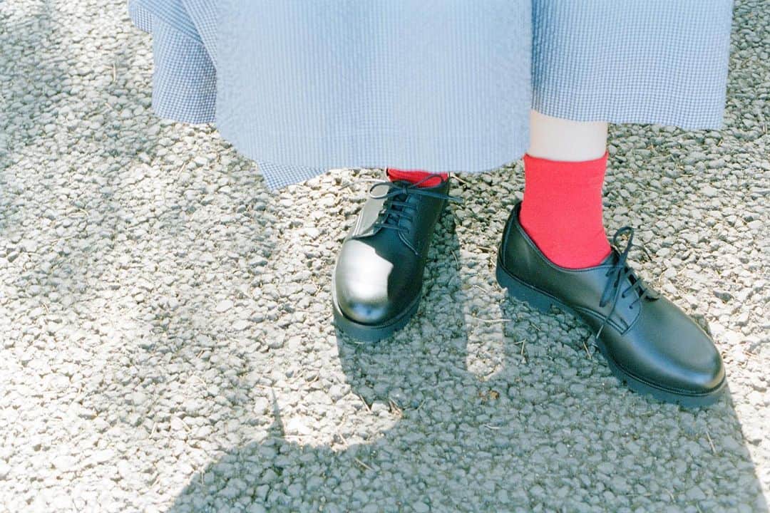 前田エマさんのインスタグラム写真 - (前田エマInstagram)「靴のハルタさん　@haruta_official_  のウェブサイトご覧ください🌷しあわせな時間でした。写真は石田真澄さん。  Photo @8msmsm8   Styling﻿ @ito_nobuko﻿ Hair &make﻿ @kusabataeko﻿」2月4日 21時52分 - emma_maeda