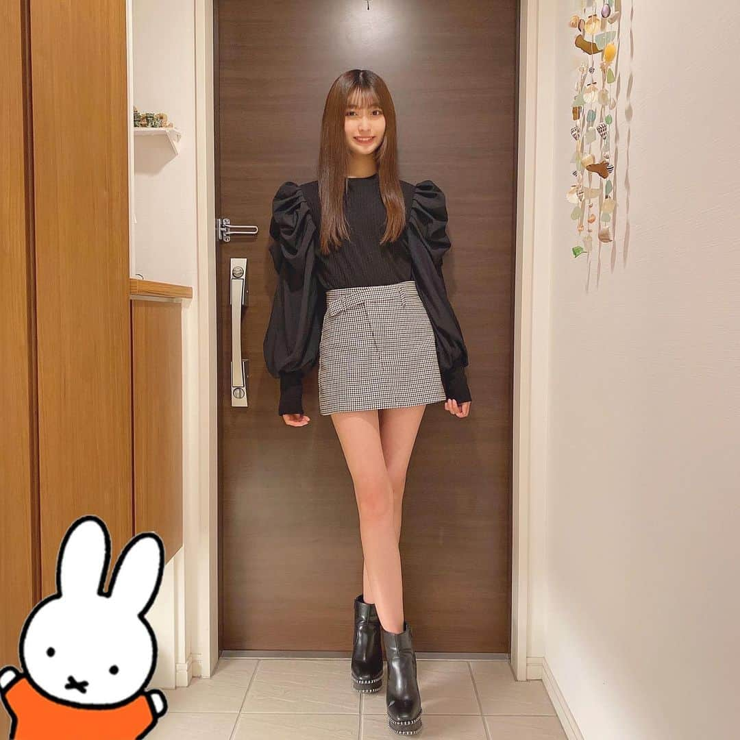 本島莉々果のインスタグラム：「﻿ ﻿ ﻿ Tops @fifth_store  Skirt﻿ @zara  Shoes﻿ @moussyofficial  ﻿ ﻿ ﻿ ﻿ #りりのふく﻿ #fifth #フィフス #zara #ザラ #moussy #マウジー #女子大生 #大学生コーデ #大学生ファッション #私服」