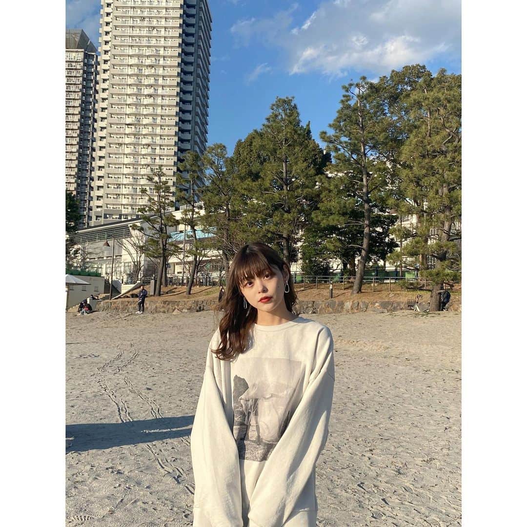 川田明日未のインスタグラム：「海綺麗だったぁぁぁぁあ。 あ、海写ってないな。  たまには、外に出てお散歩もいいよね🚶‍♀️  #お台場海浜公園  #東京」