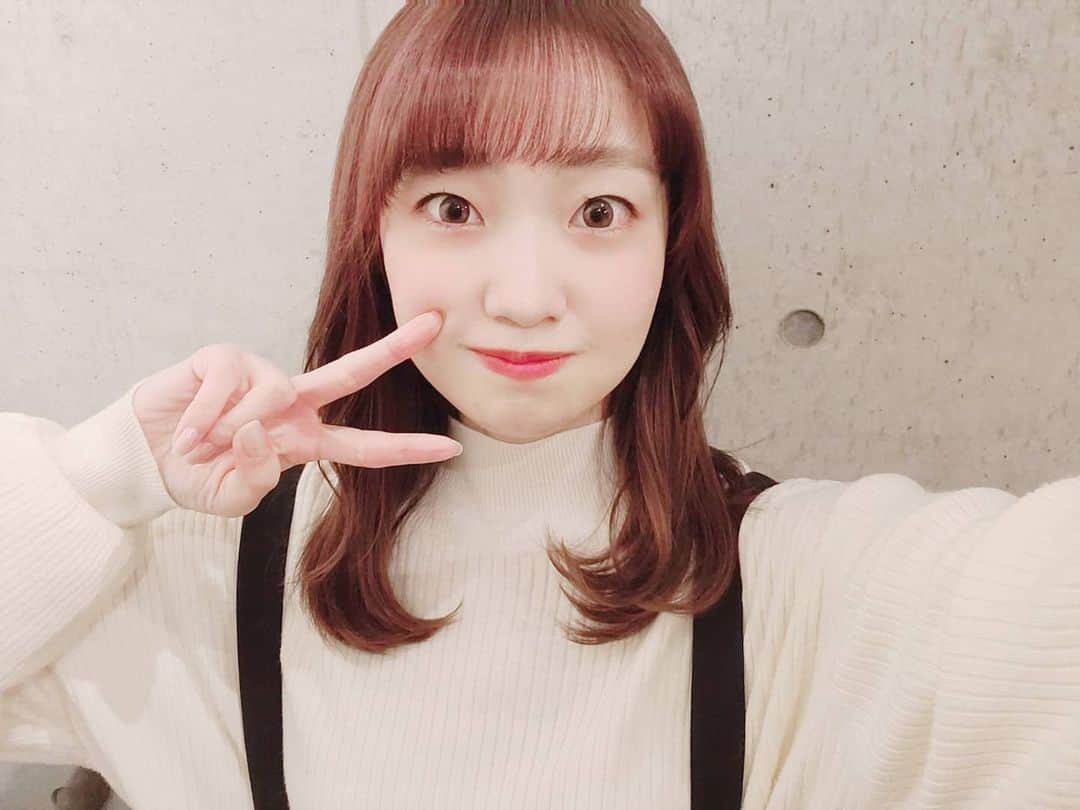 大橋彩香さんのインスタグラム写真 - (大橋彩香Instagram)「. . 髪染めました～～！！ ピーチベージュです(*＾-＾*) . . 今回はNORA HAIR SALONさん @norahairsalon で スタイリングして頂きました😊💫 またいつもと違う雰囲気になったかな？(あやか) . . #norahairsalon #大橋彩香 #はっしー #へごちん」2月4日 21時58分 - ayaka_ohashi