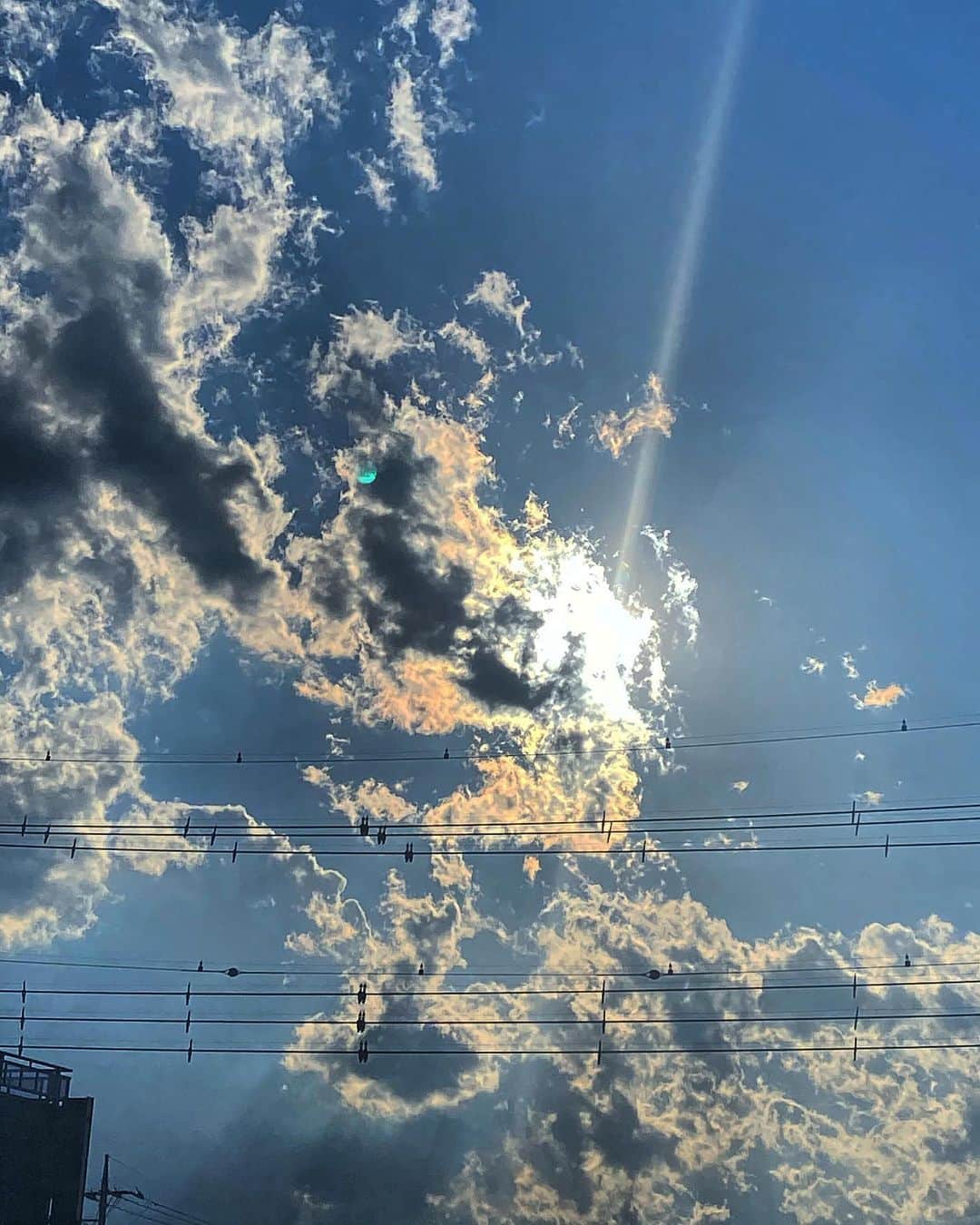 原あやののインスタグラム：「ここから先は暖かい続きらしくて嬉しい  #カコソラ#空#冬空#青」