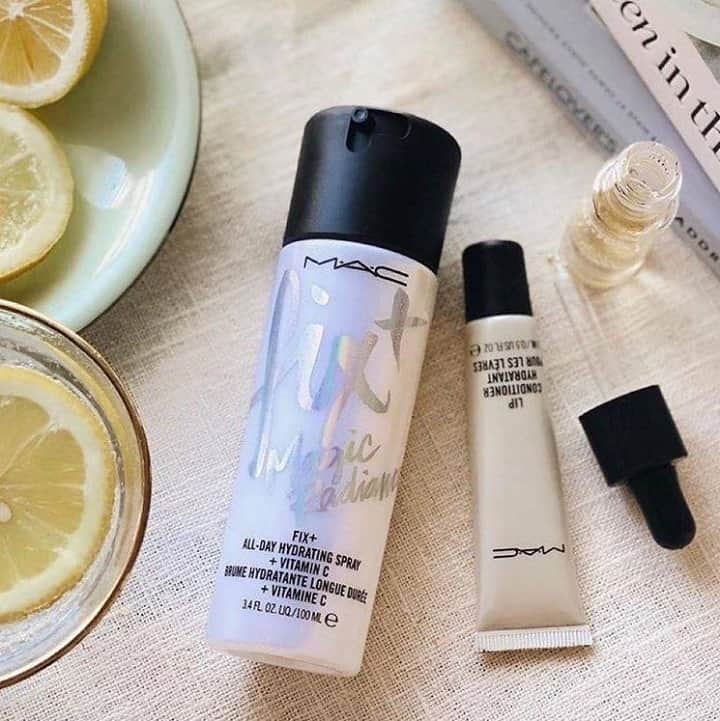 M·A·C Cosmetics Deutschlandさんのインスタグラム写真 - (M·A·C Cosmetics DeutschlandInstagram)「Mit dieser Pampering-Kombi sagen wir Bye Bye zu fahler, müder Haut! 👋   ✨ Fix+ Magic Radiance –Angereichert mit Hyaluronsäure, Vitamin C und ätherischen Ölen verleiht es Deiner Haut Feuchtigkeit und gesunde Strahlkraft   ✨ Essential Oils - Versorgen die Haut im Nu mit Energie und Feuchtigkeit für einen gesunden Glow  ✨ Lip Conditioner – Dieser Schatz ist nicht ohne Grund Global Senior Artist @Angelo.Rauseo’s absolutes #MACMustHave! Angereichert mit Mandelöl, Shea-Butter, Avocado-Extrakt, Weizenkeimöl und Vitamin A und E bietet es eine intensive Pflege- und Schutzwirkung für die Lippen!」2月4日 22時00分 - maccosmeticsgermany