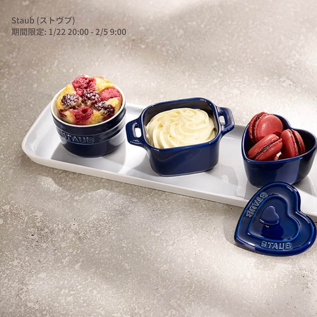 GLADDのインスタグラム：「まもなく【Staub】期間限定セール終了🕛 ﻿ オーブンやレンジ、冷凍、冷蔵に使える！﻿ ストウブの鋳物製品とマッチするセラミックウェア。﻿ そのままテーブルに出して取り皿など﻿ 食器としてはもちろん、デザート作りにぴったり﻿。 ______________________﻿ ﻿ ﻿ ■エクストラミニ ラウンドラムカン（直径7cm） 2個セット﻿  2,750円　→2,000円 （税込）﻿ ﻿ ■『セラミック』 オーバル ミニココット 2pcsセット 11cm﻿ 4,300円 （税込） 5,500円﻿ ﻿ ﻿ 金属を一切含まない土で作られており、表面にエマイユ加工が施され、さらに高温（約1000℃）で焼入れ作業をしています。傷に強く、汚れが落ちやすく、食器洗い乾燥機にも対応しているためお手入れも簡単です。﻿ ﻿ ______________________﻿ ﻿ STAUB（ストウブ）﻿ 期間限定セール：1/22 20:00-2/5 9:00まで﻿ 公式インスタグラム： @staub_japan ﻿ ______________________﻿ ﻿ ﻿ そのままテーブルへセットするだけで﻿ 華やかに。おうち時間や新生活にプラス🌿﻿ ﻿ お買い物はプロフィールから @gladd_official ﻿」