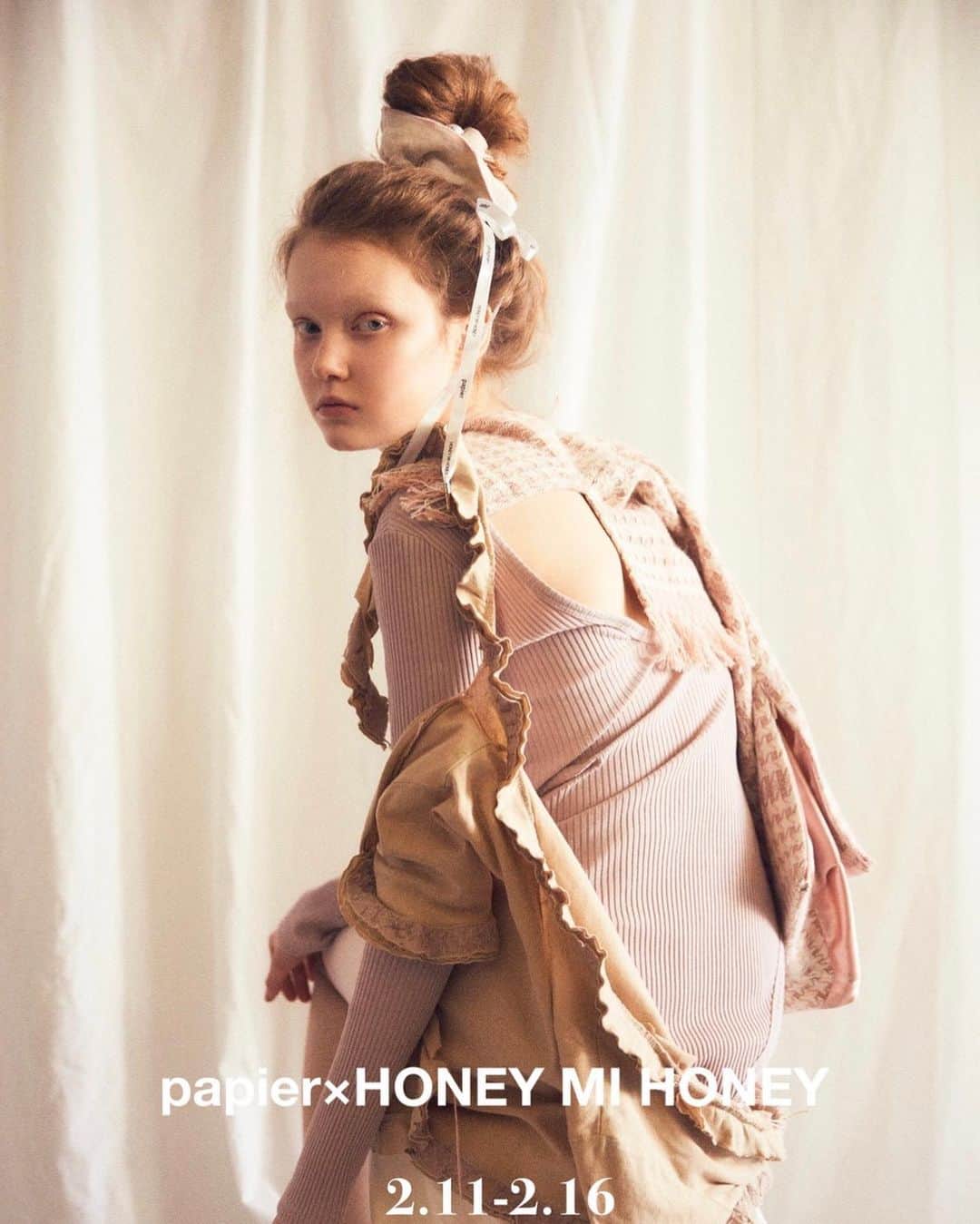 簑島三佳のインスタグラム：「papier × HONEY MI HONEY POP UP STORE 2.11(thu)-2.16(tue)  @papier_formel  着るその方のライフスタイル、ムードに合わせた心地の良さ、リラックスを。 私らしくもあり、また、完成されていない、まだまだ見ぬ新しい自分との可能性を秘める「未完成」をお楽しみ頂くwear brand。 アクリルヘアアクセサリーラインは アクリルアーティスト @kae_acrylic との共同制作のもと、 国産のアクリル板、職人によりひとつひとつ丁寧に研磨まで工程しており、日常の中にさっとひとつ加えるだけで華や雰囲気を添える。 そのオリジナルなデザインのキャッチーで独創的なビジュアルはブランドデビューからロングセラーを博し、色変え等でマイナーチェンジしてきた人気ヘアアクセサリーライン。  本POPUPでは、HONEY MI HONEYとのコラボレーションでpapier定番のアクリルアクセサリー5種、シュシュ3種を販売いたします。  また、papierと並行してvintageの展開も原宿キャットストリートにてvintage shopをディレクションしていたディレクター@meikoban による　used remake ライン @papier_vintage も一点モノのアイテムとして、展開いたします。  東京、大阪両店舗にて同時開催 オンラインストアでもコラボレーションヘアアクセサリーを販売致します  お楽しみに✨  #papierformel  @honeymihoney_official  @honeymihoney_style  #HONEYMIHONEY」